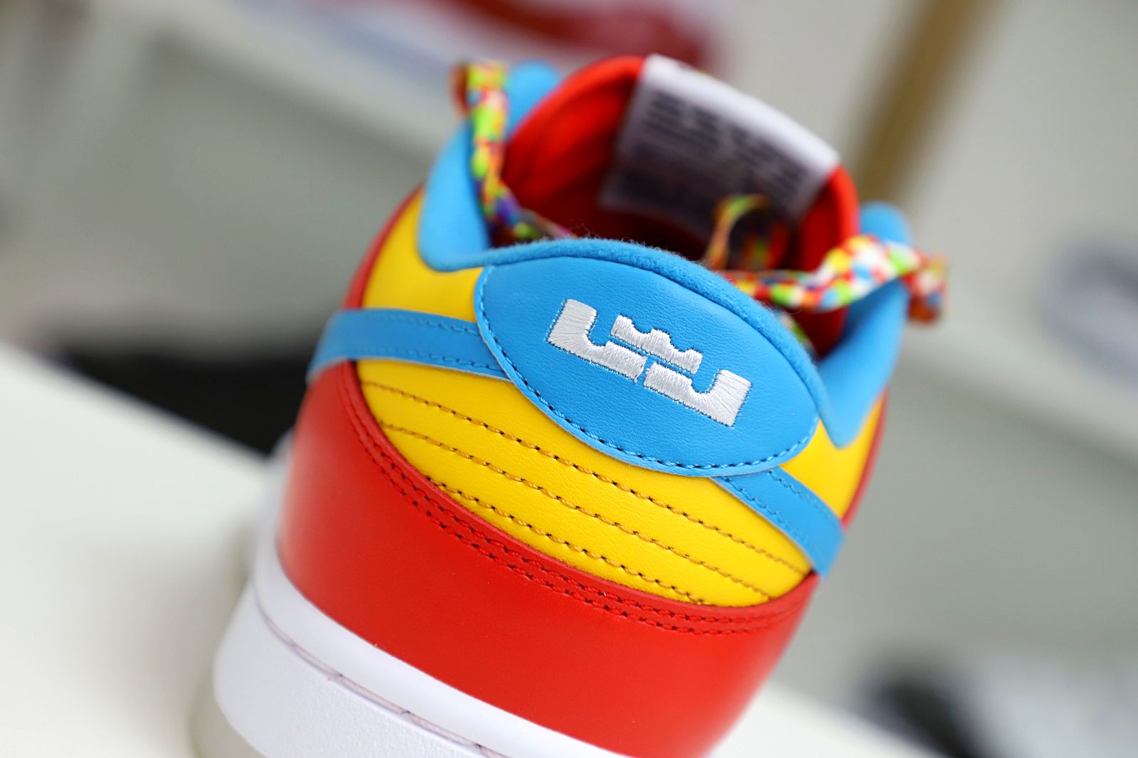 Kimi kick NIKE DUNK QS 'FRUITY PEBBLES'