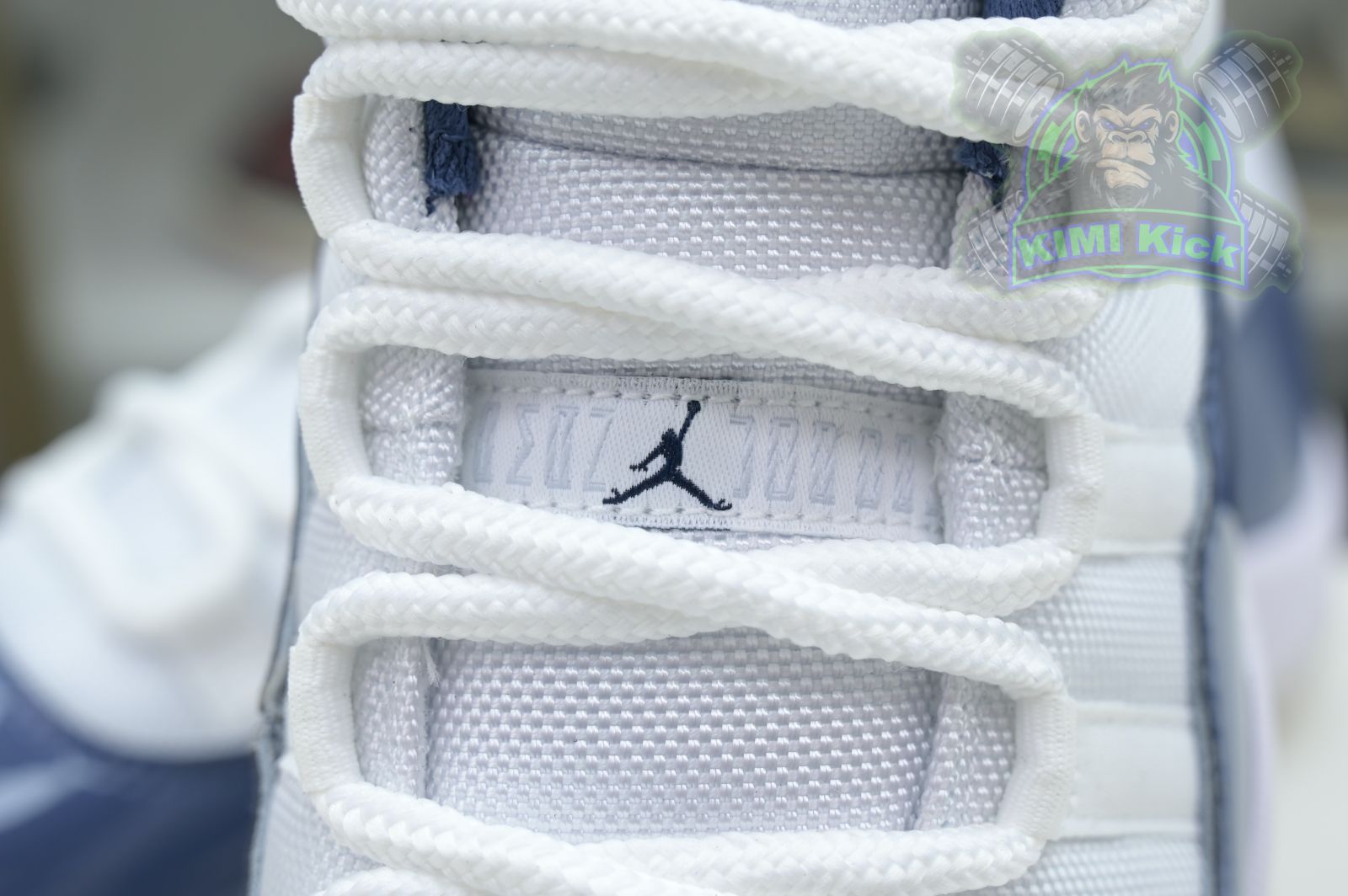 Kimi kick Jordan Air Jordan 11 Low“Diffused Blue”