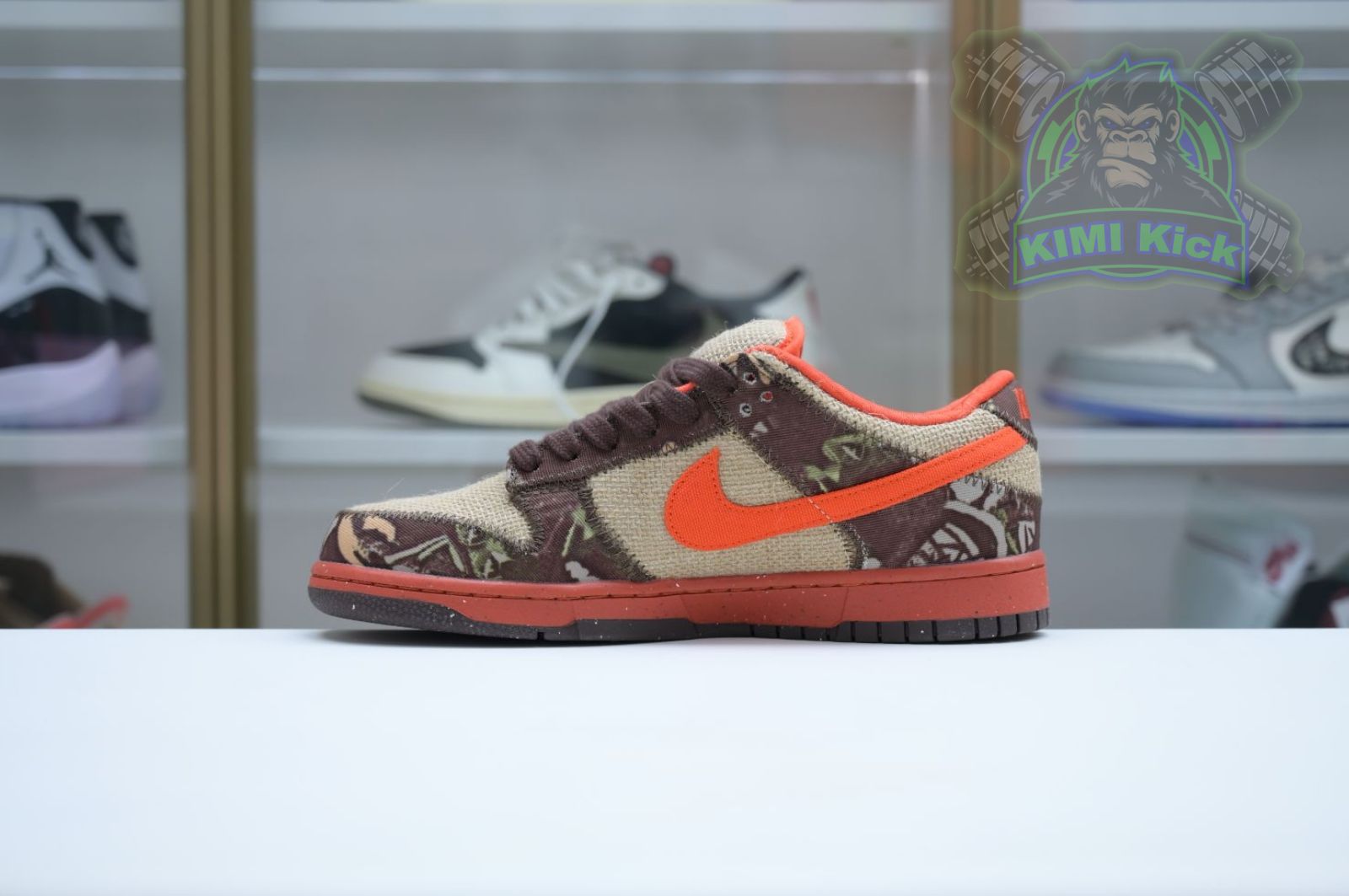 Kimi kick Nike Dunk SB Low Reese Forbes