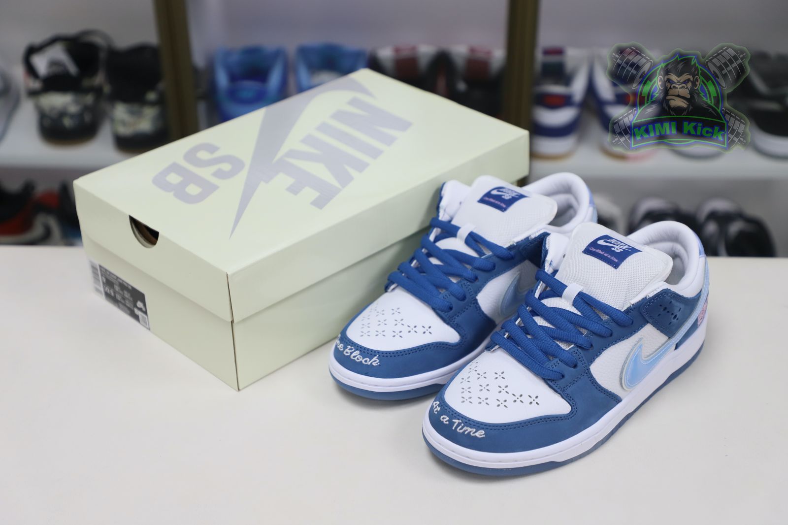 Kimi kick Born x Raised x Nike DunkSB Low