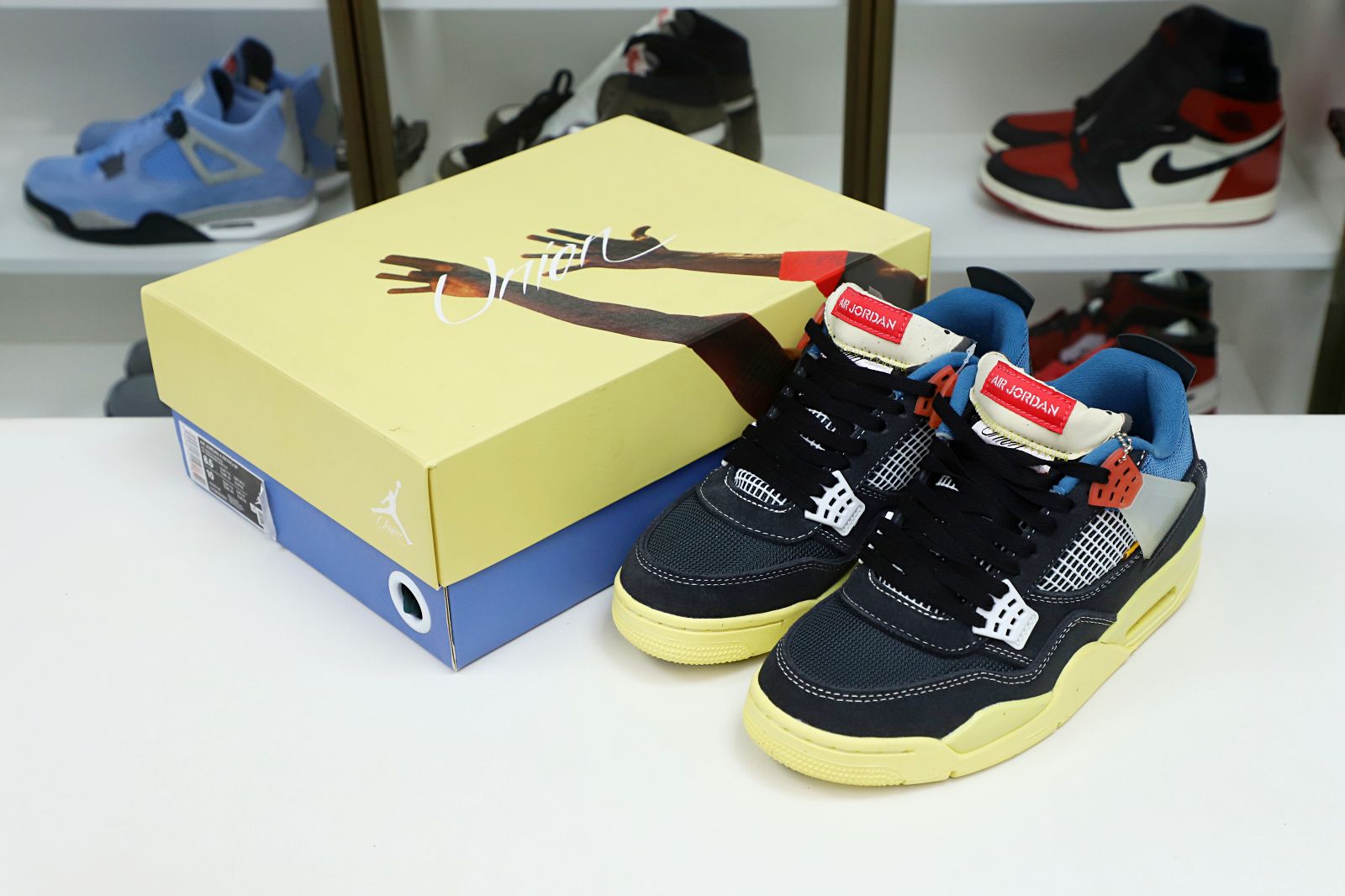 Kimi kick UNION LA X AIR JORDAN 4 RETRO 'OFF NOIR'