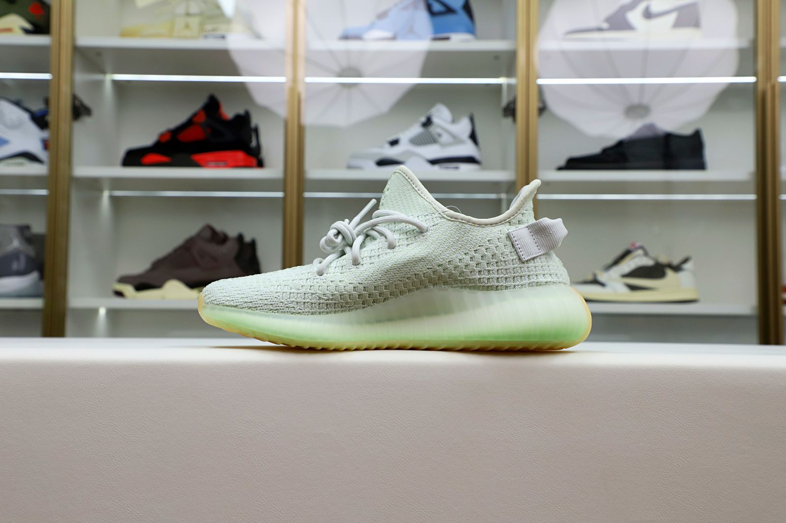 Kimi kick YEEZY BOOST 350 V2 'HYPERSPACE'