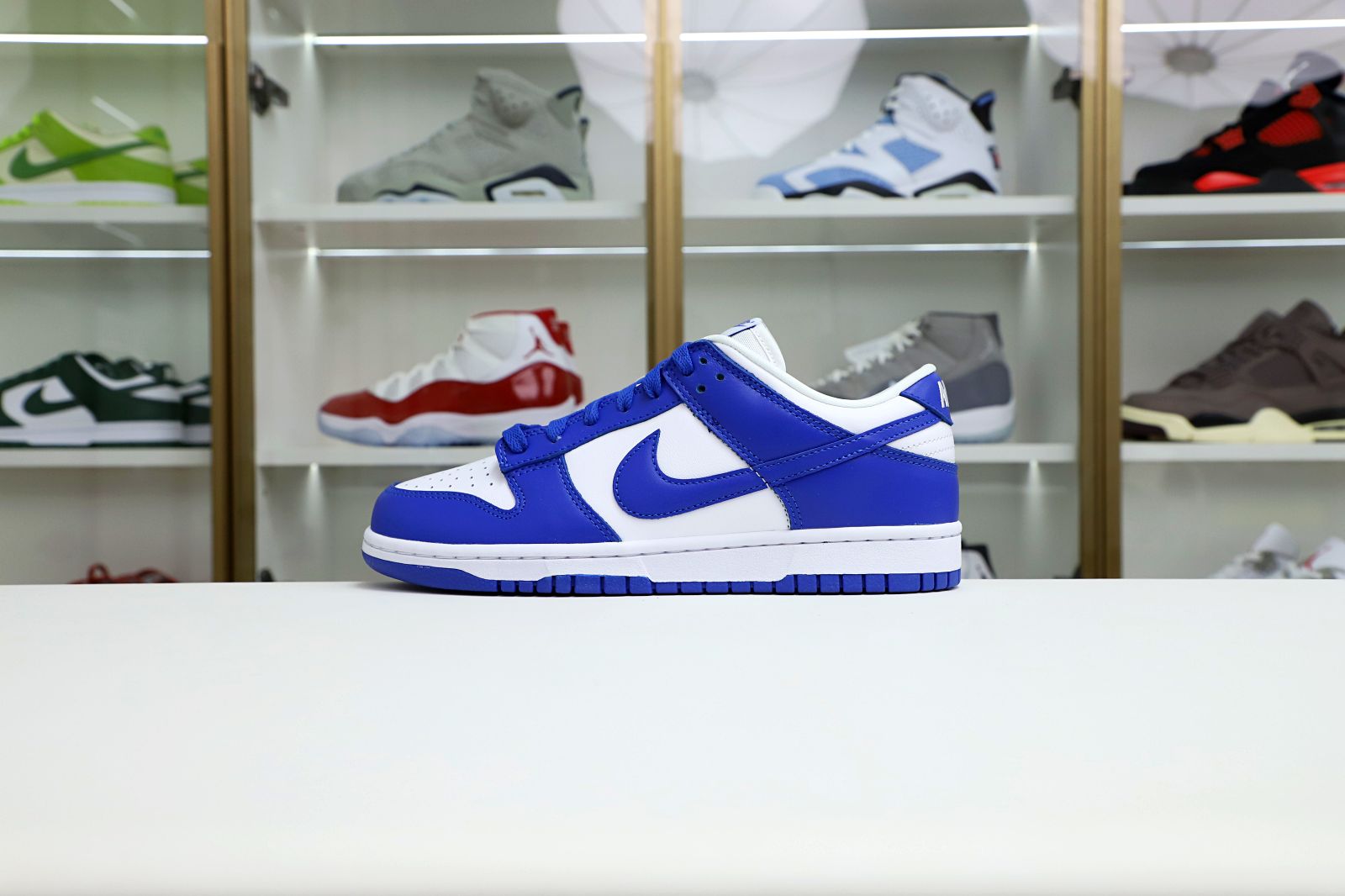 Kimi kick Nike Dunk Low  Kentucky