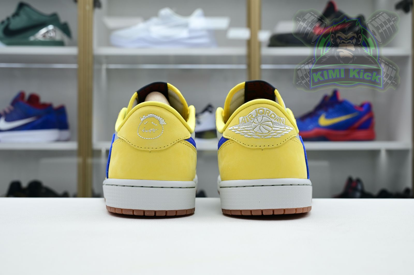 Kimi kick Travis Scott x Jordan Air Jordan 1Low Canary