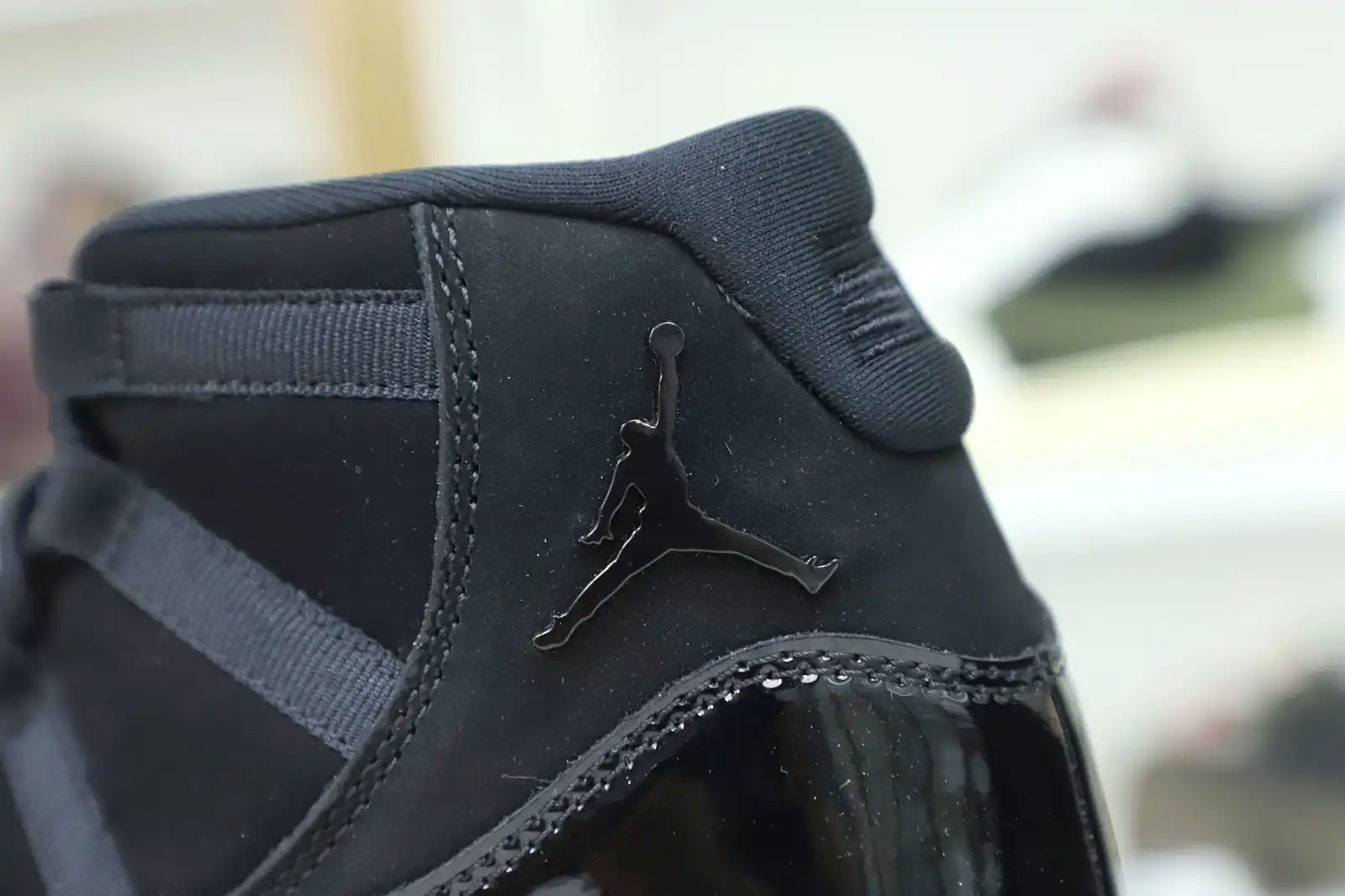 Kimikick AIR JORDAN 11 RETRO 'CAP AND GOWN'