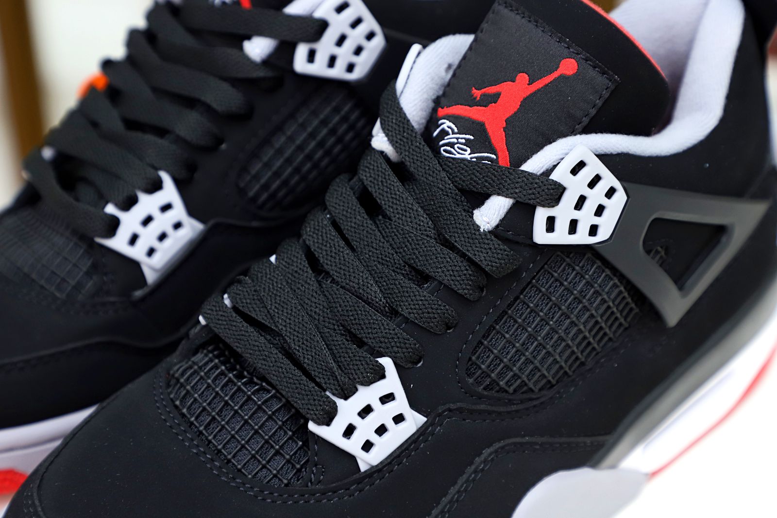 Kimi kick AIR JORDAN 4 RETRO OG 'BRED' 2019