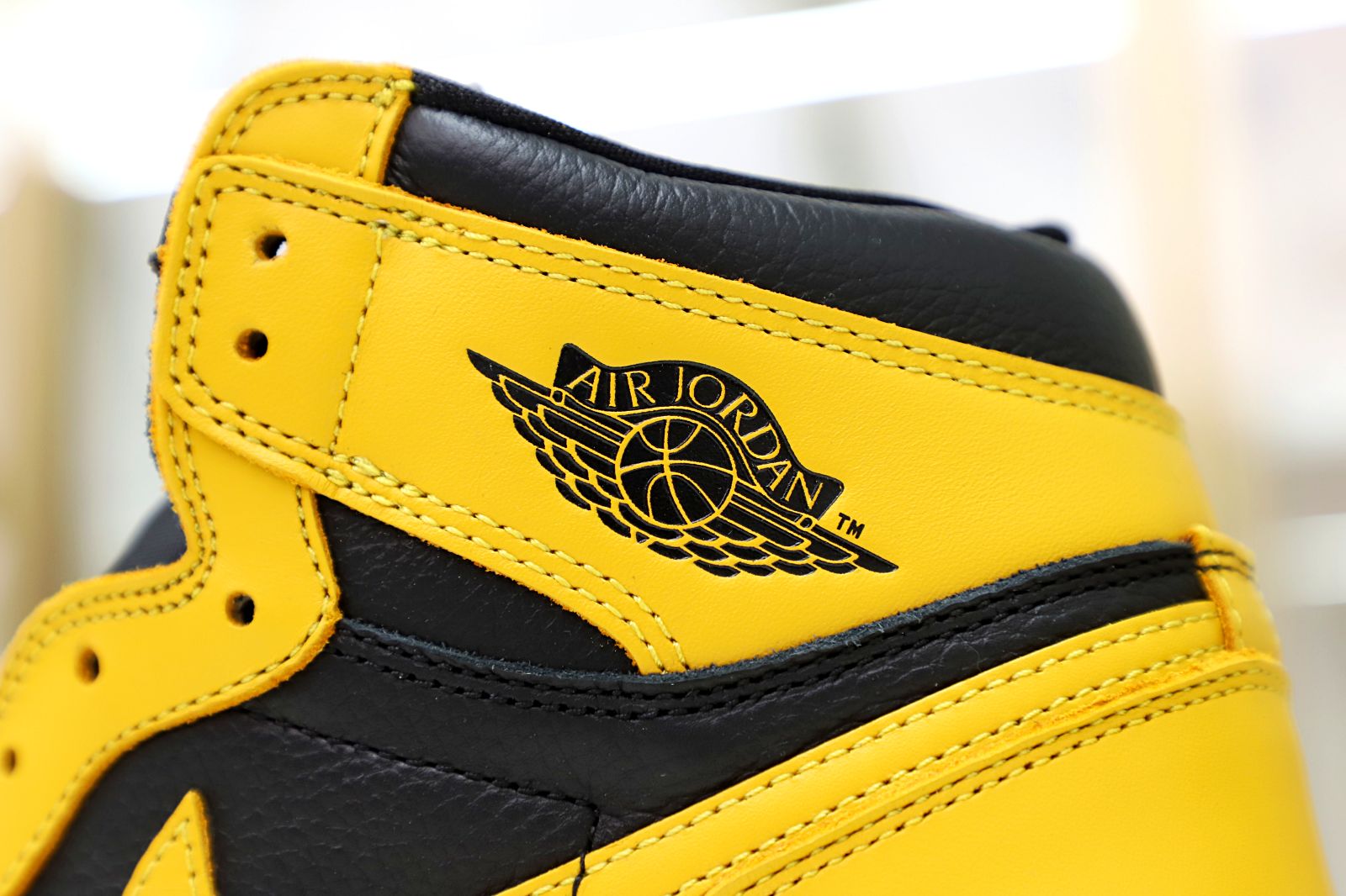 Kimi kick AIR JORDAN 1 HIGH RETRO OG 'POLLEN'