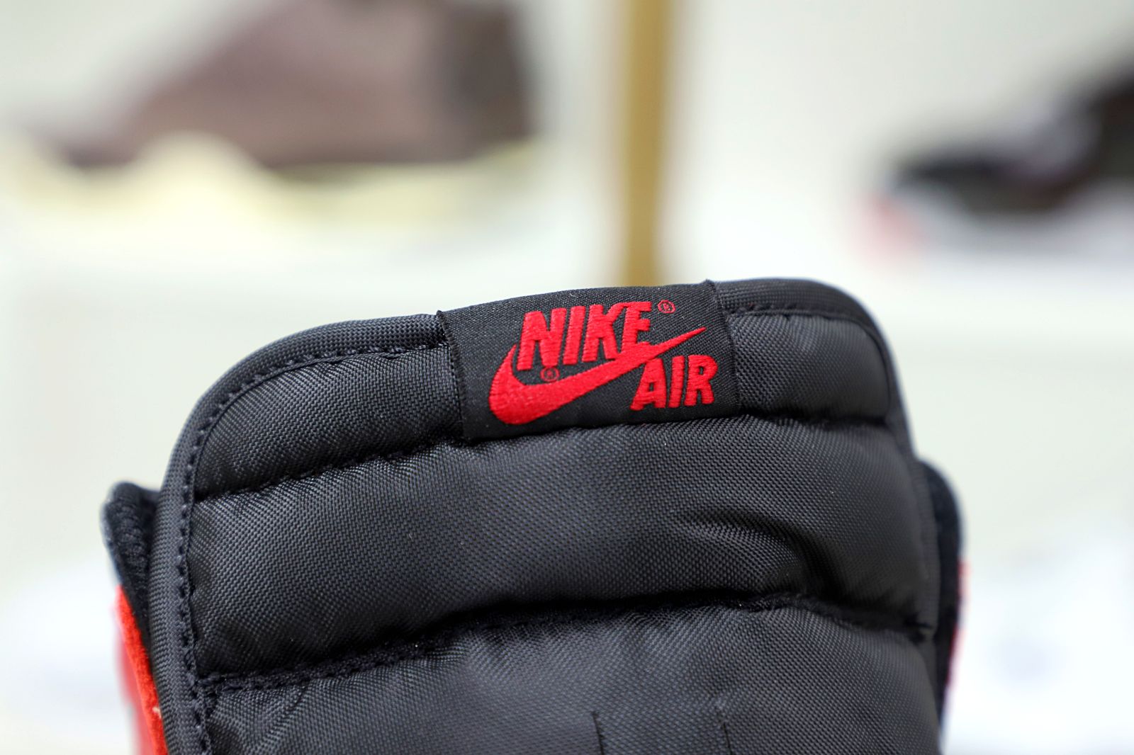 Kimi kick AIR JORDAN 1 RETRO HIGH OG 'BRED TOE'