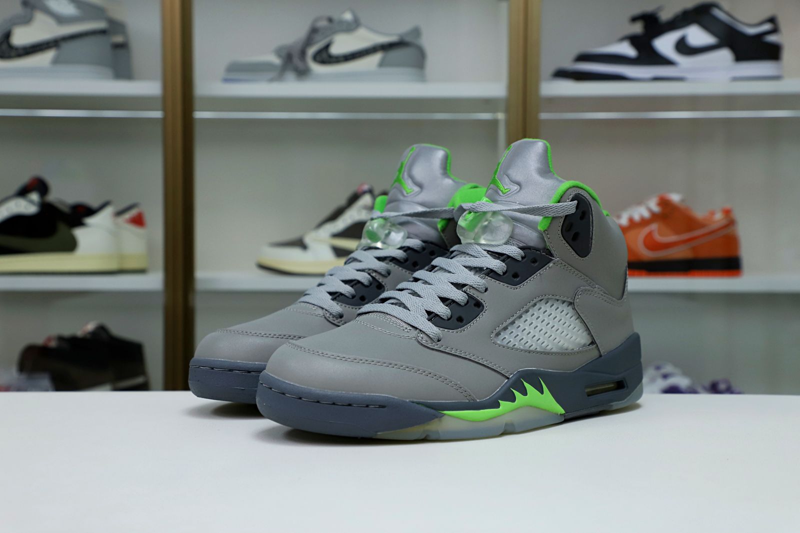 Kimi kick AIR JORDAN 5 RETRO 'GREEN BEAN' 2022