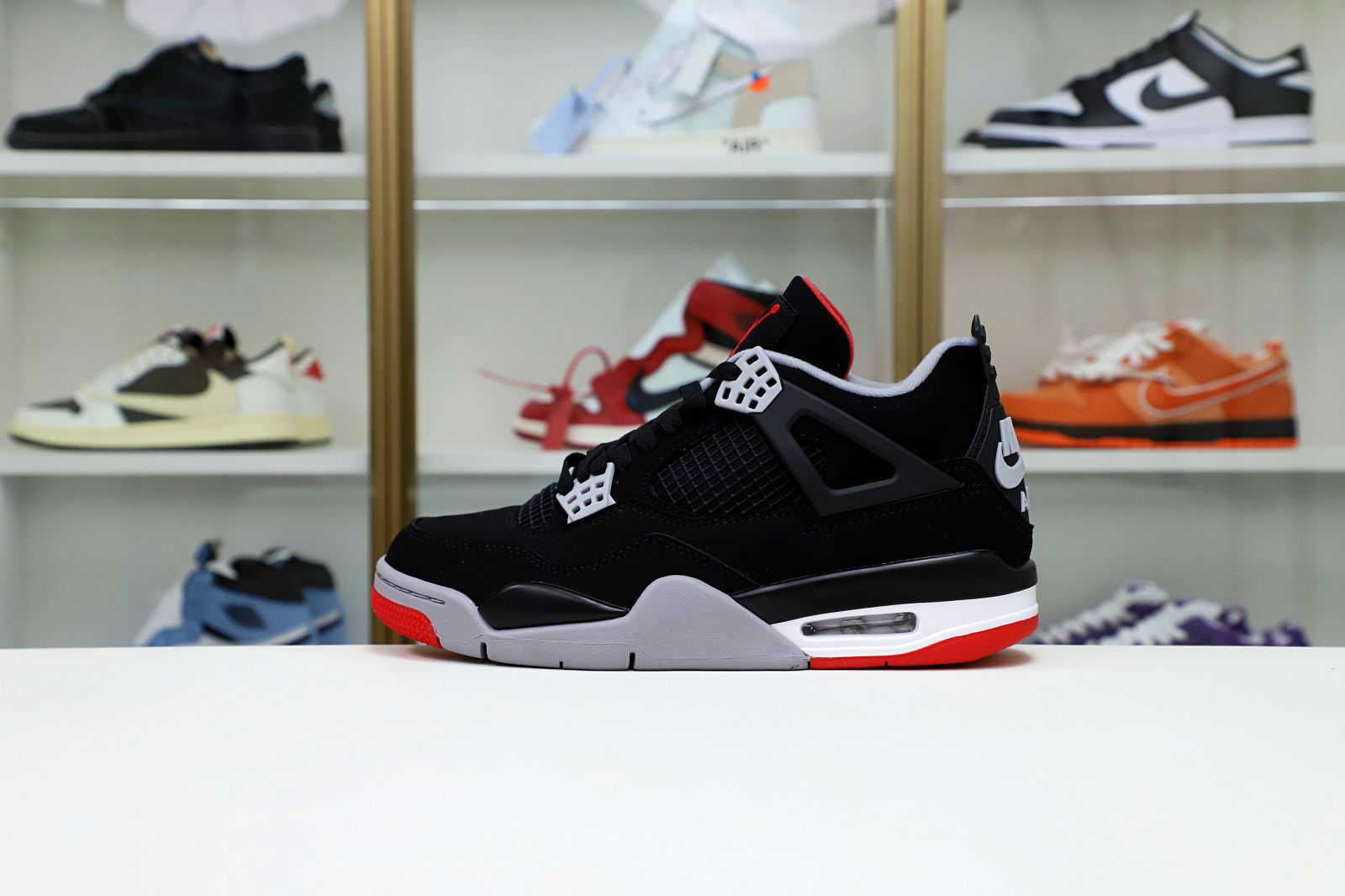 Kimi kick AIR JORDAN 4 RETRO OG 'BRED' 2019