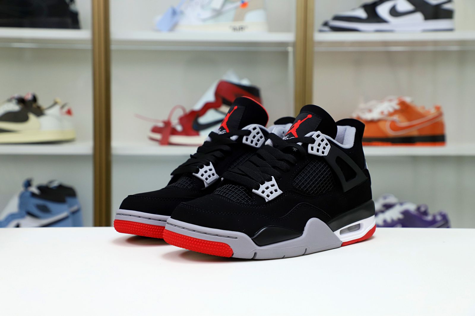 Kimi kick AIR JORDAN 4 RETRO OG 'BRED' 2019