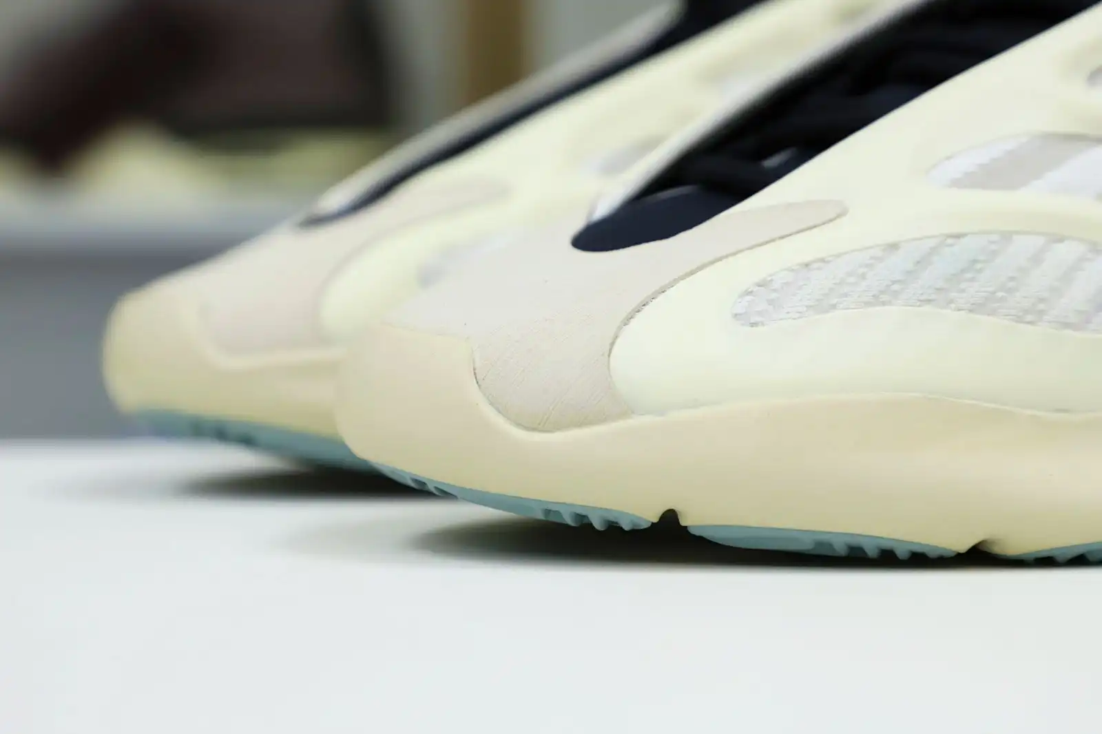 Kimikick YEEZY 700 V3 'AZAEL'