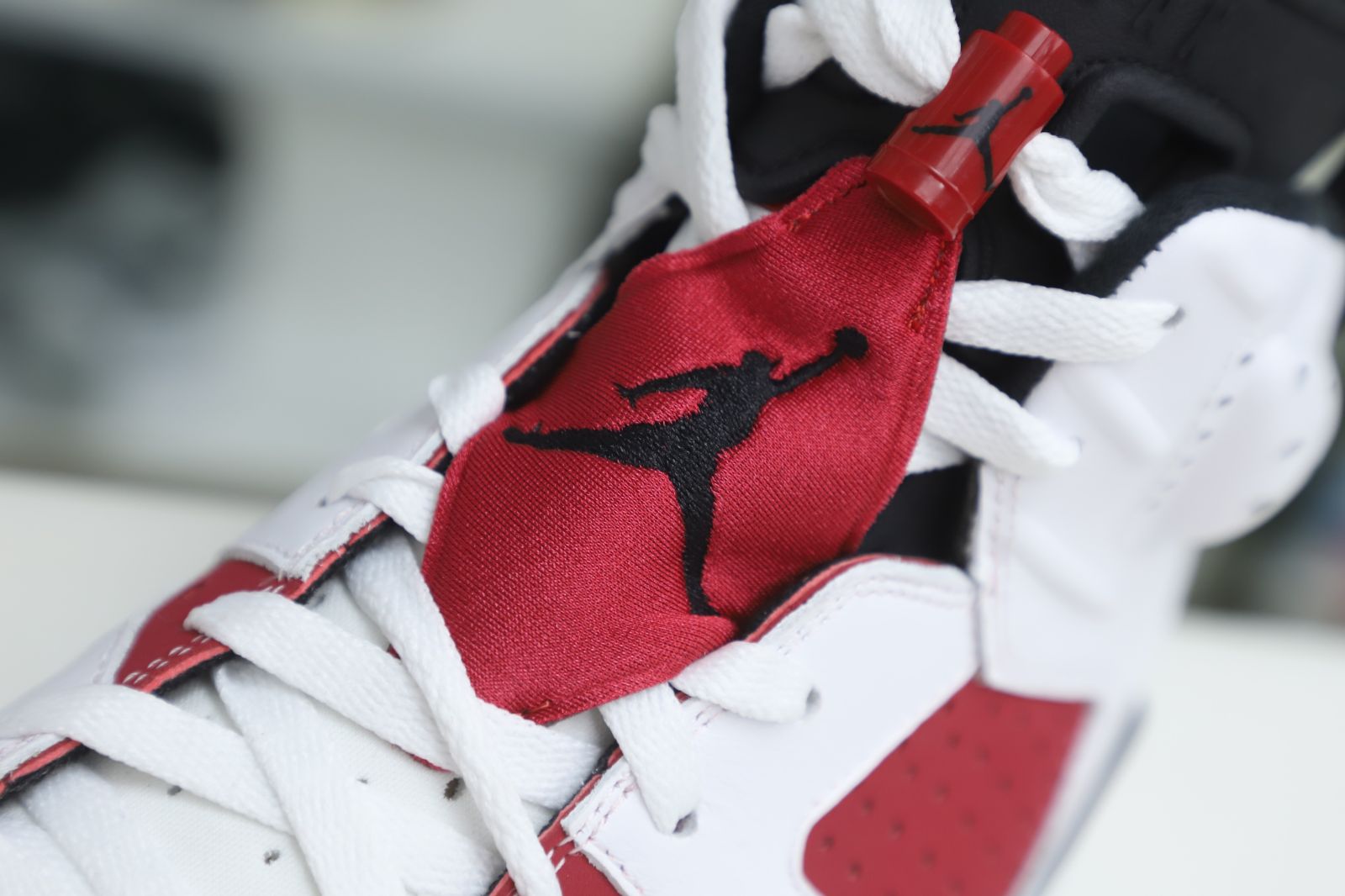 Kimi kick AIR JORDAN 6 RETRO OG 'CARMINE' 2021