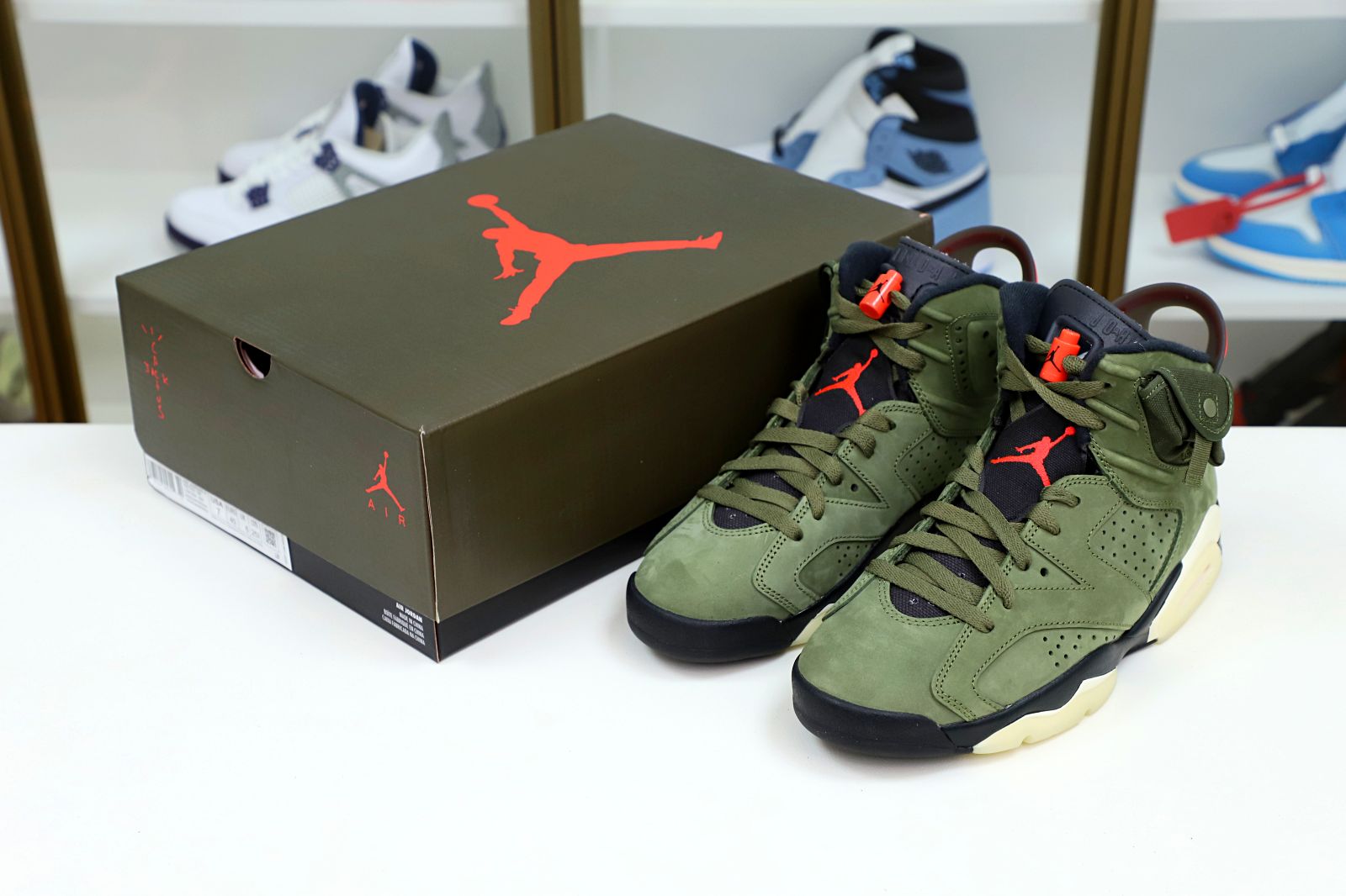 Kimi kick TRAVIS SCOTT X AIR JORDAN 6 RETRO 'OLIVE'