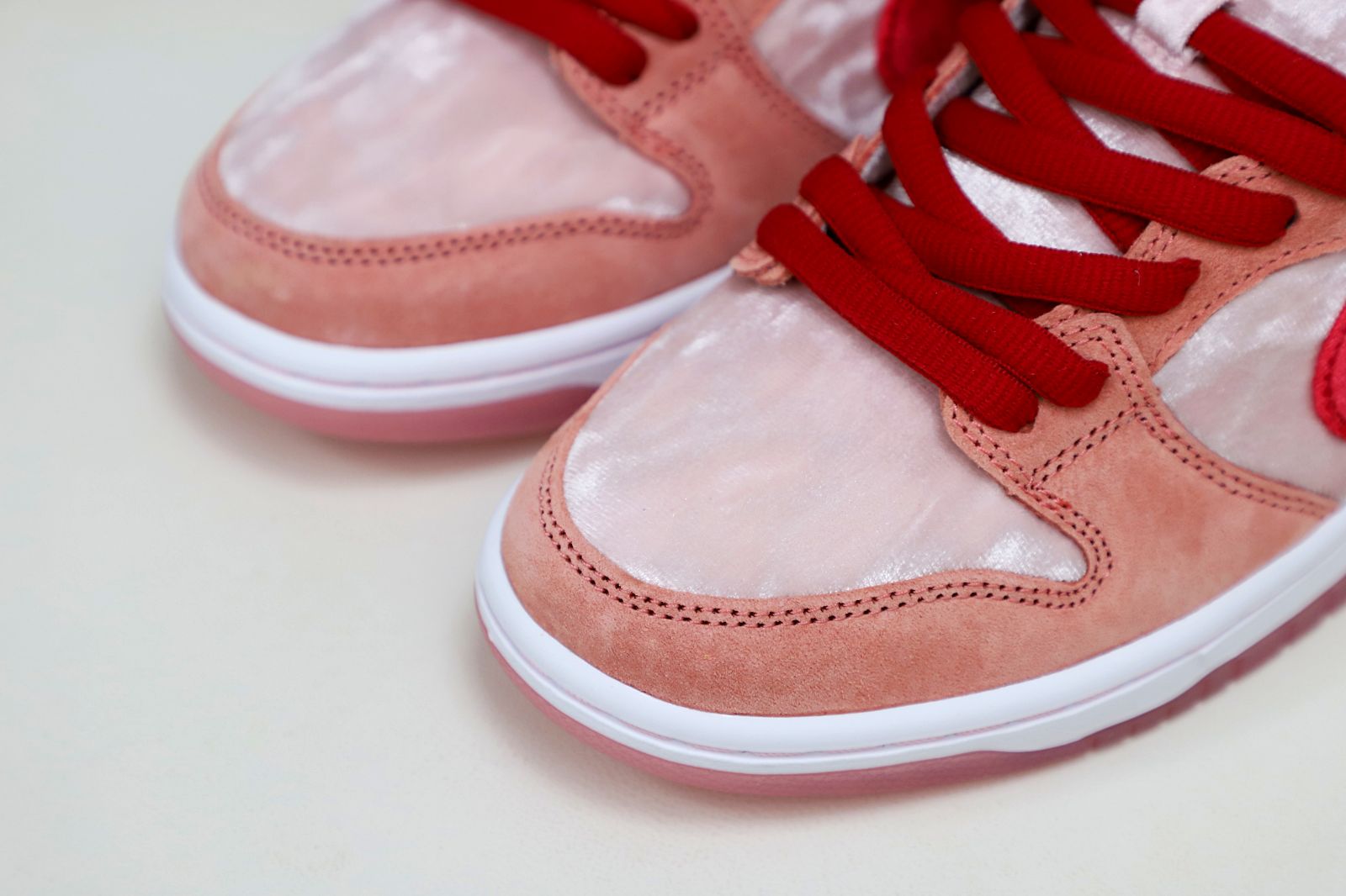 Kimi kick STRANGELOVE X DUNK LOW SB 'VALENTINE'S DAY'