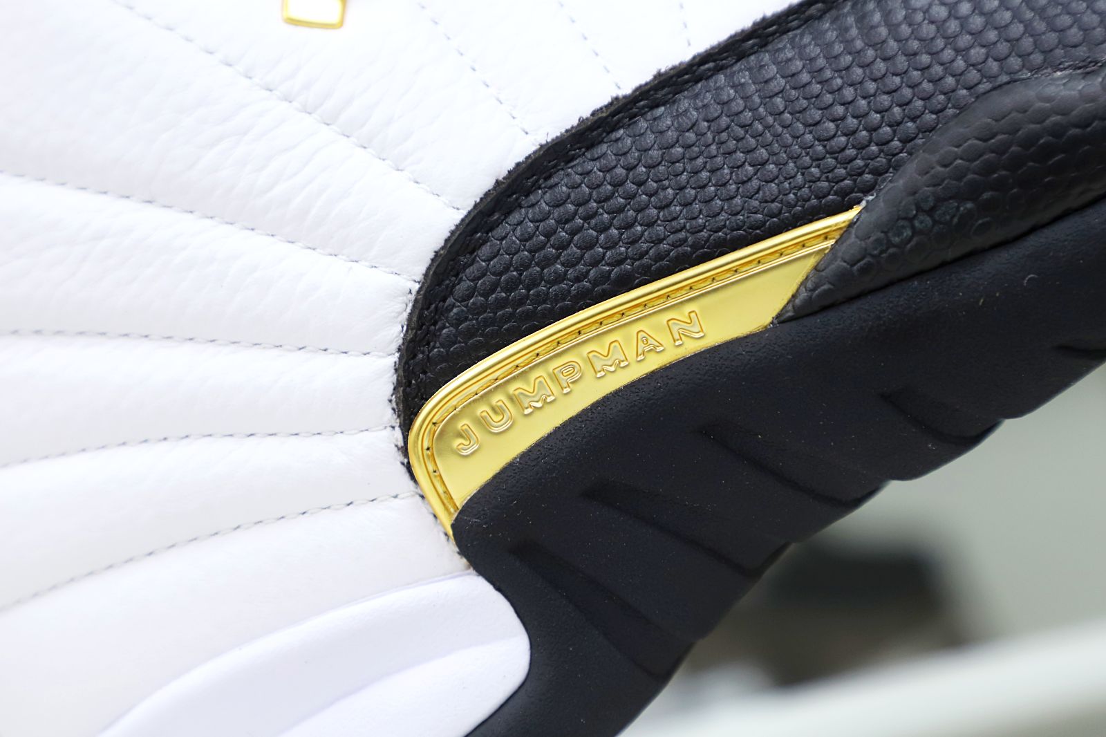 Kimi kick AIR JORDAN 12 RETRO 'ROYALTY'