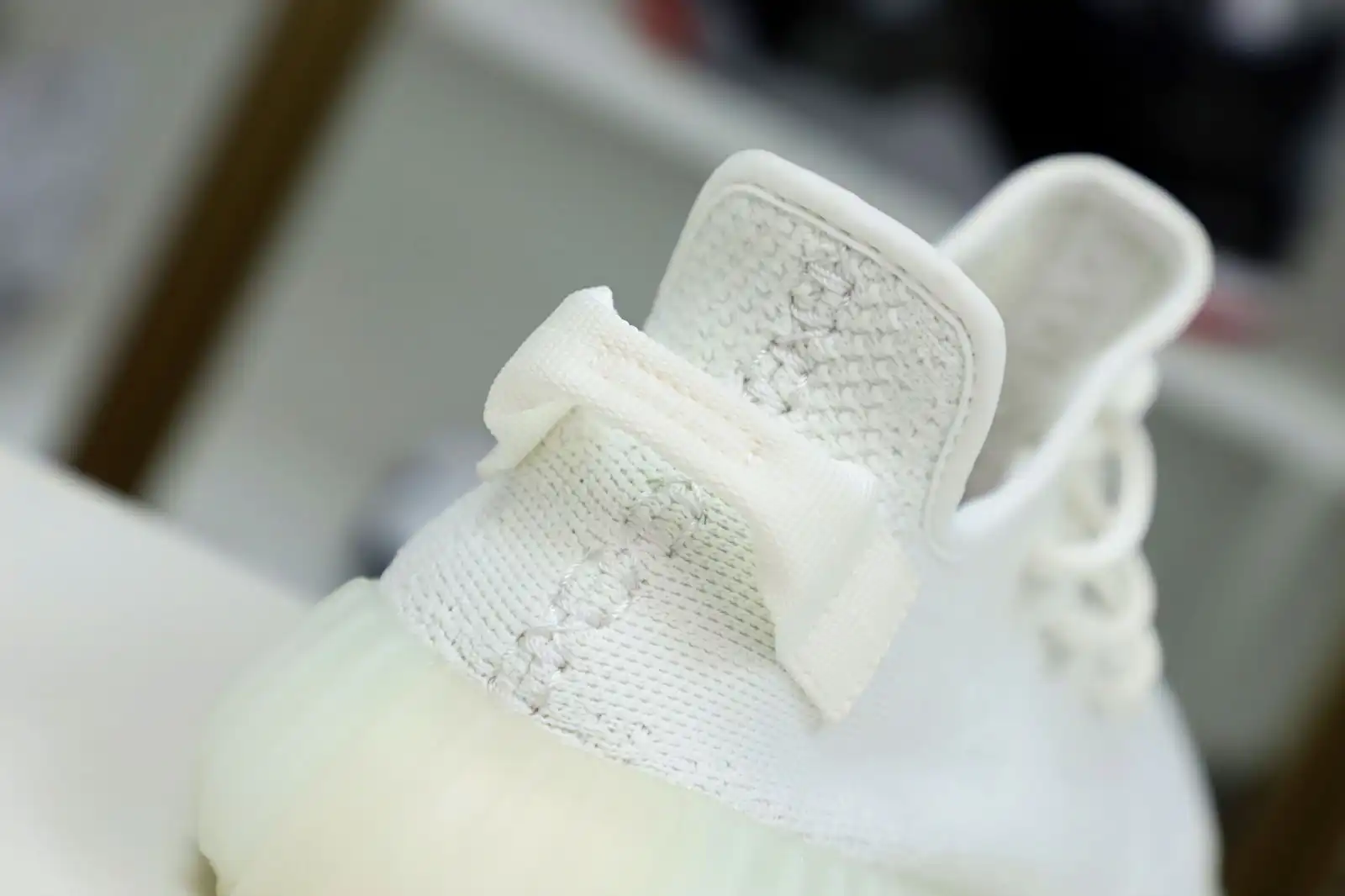 Kimikick YEEZY BOOST 350 V2 'CREAM WHITE   TRIPLE WHITE'