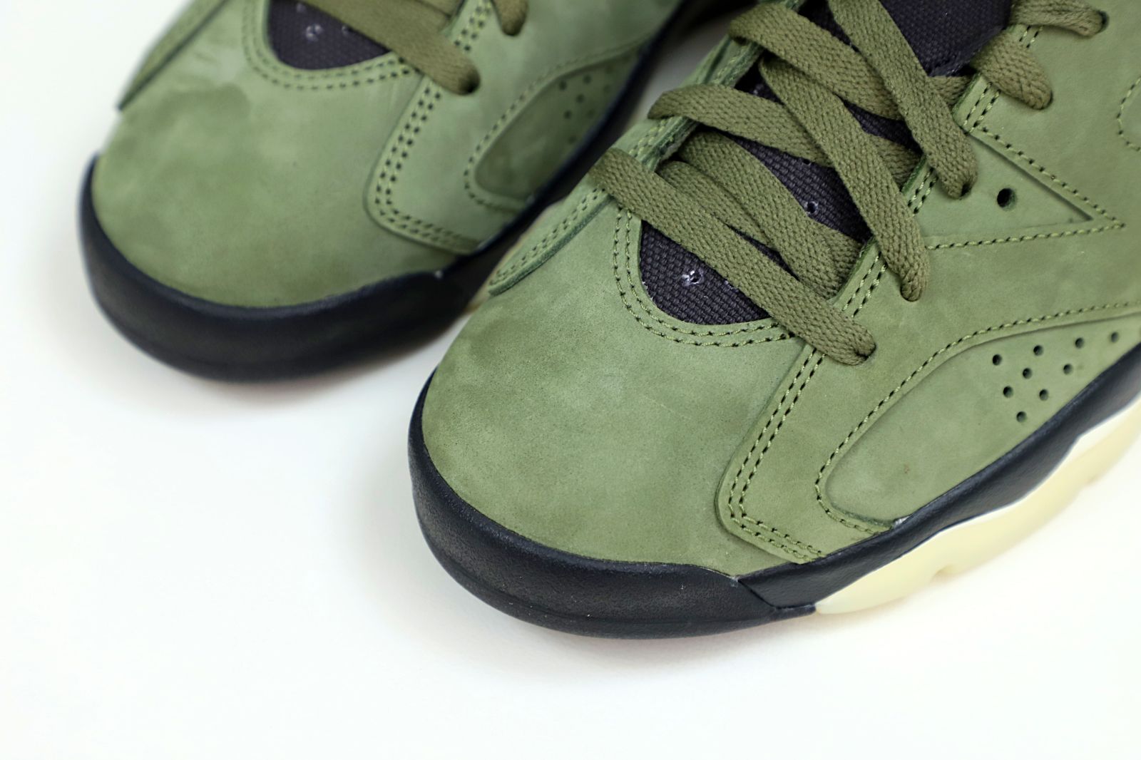 Kimi kick TRAVIS SCOTT X AIR JORDAN 6 RETRO 'OLIVE'