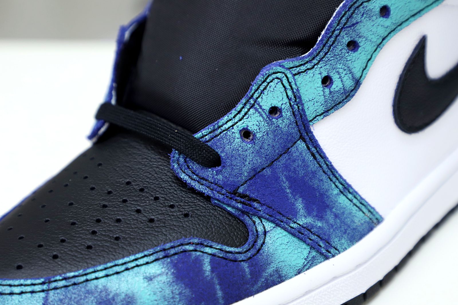 Kimi kick Air Jordan 1 High OG  Tie-Dye