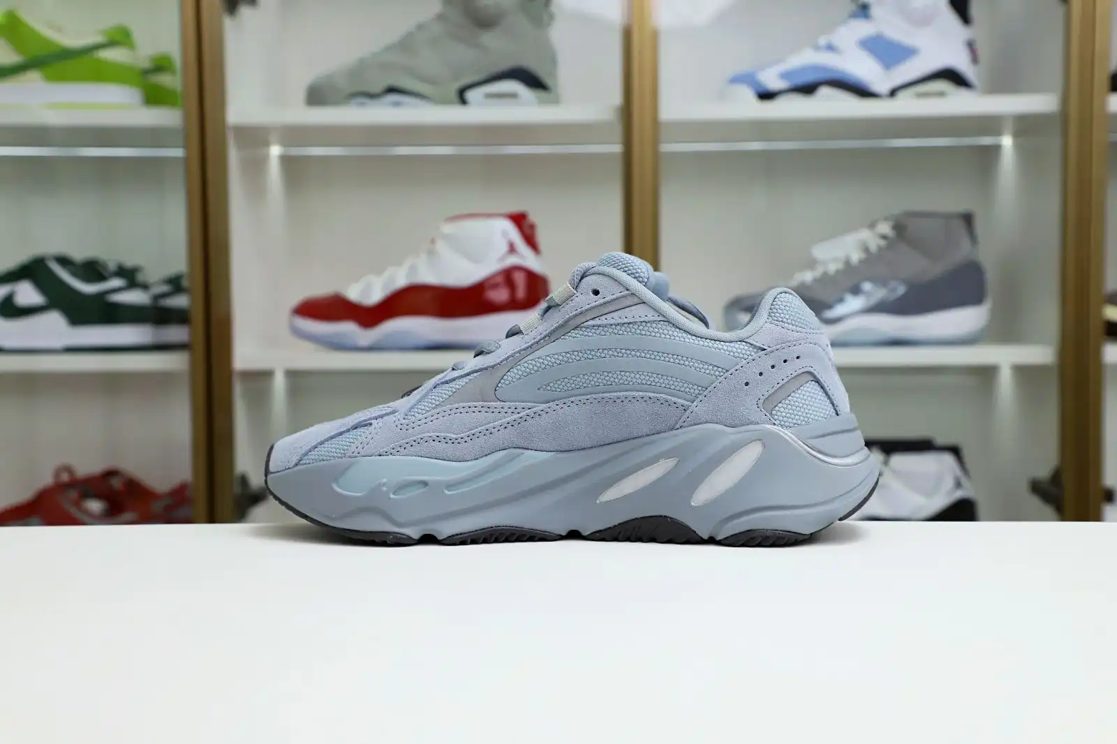 Kimikick Yeezy boost 700 v2 hospita blue