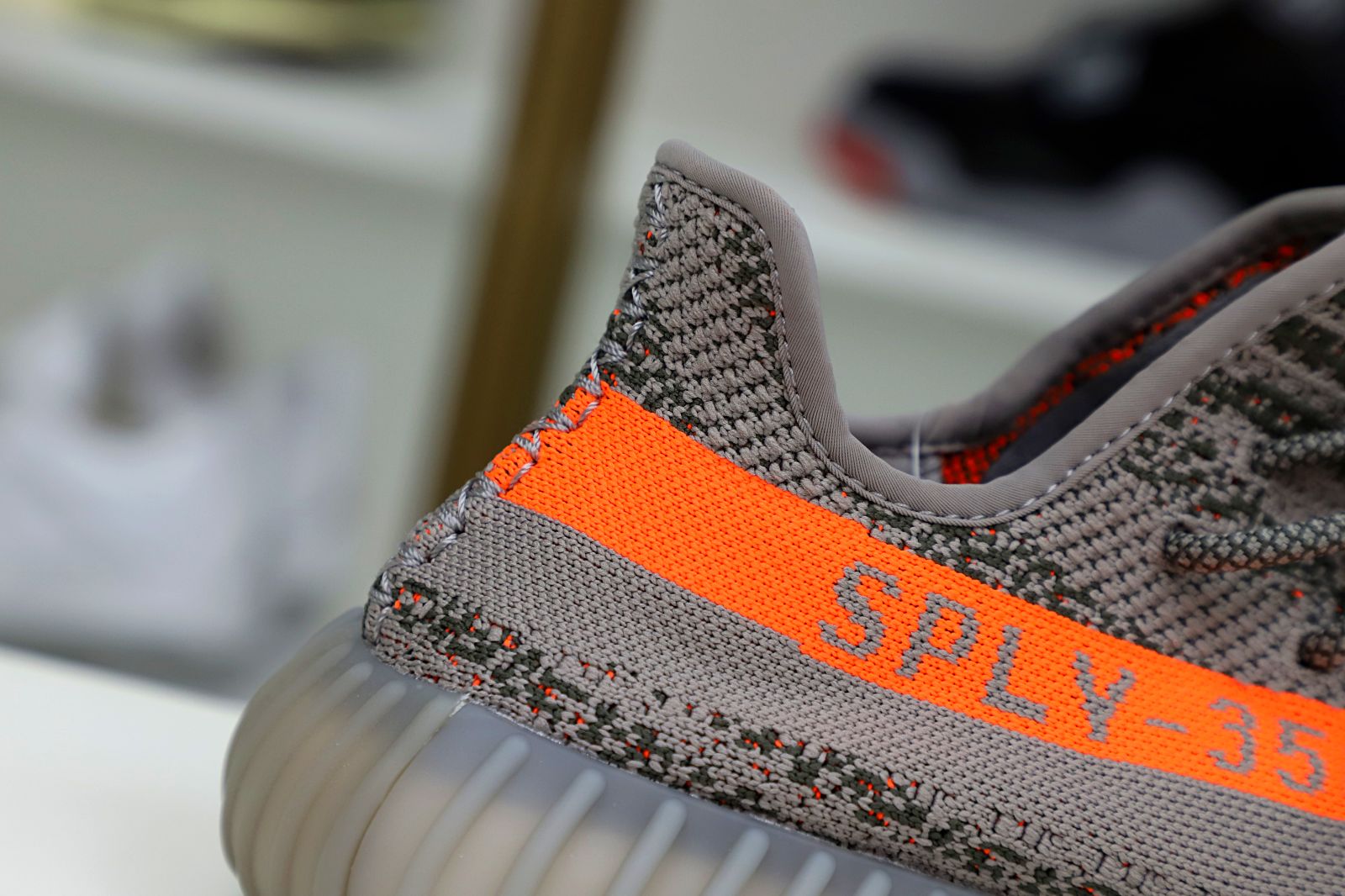 Kimi kick YEEZY BOOST 350 V2 'BELUGA'