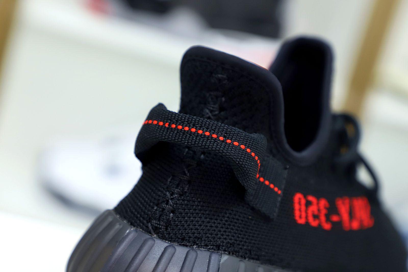 Kimi kick YEEZY BOOST 350 V2 'BRED'