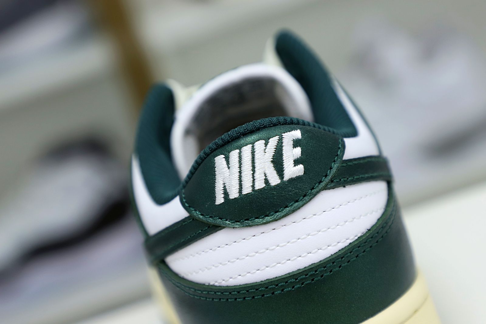 Kimi kick NIKE WMNS DUNK LOW 'VINTAGE GREEN'