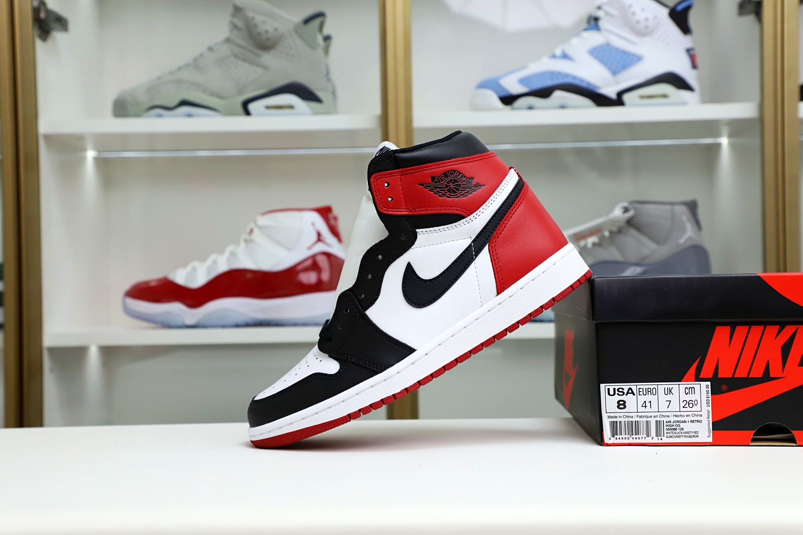 Kimi kick Air Jordan 1 Retro Black Toe (2016)