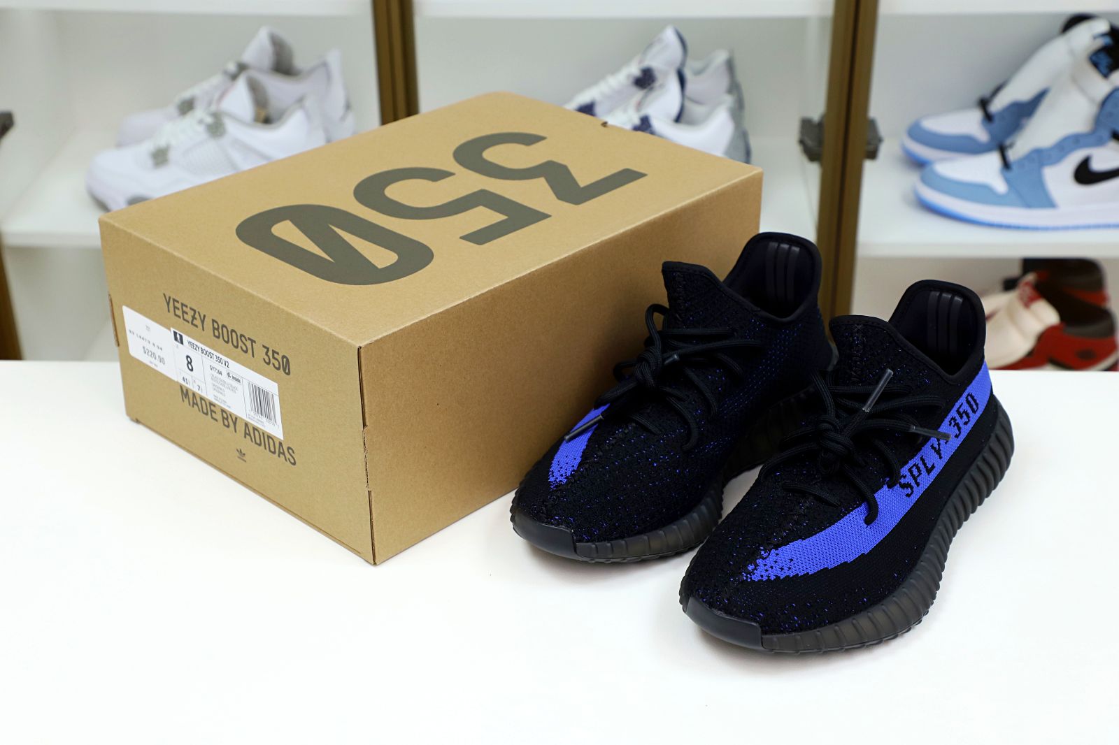 Kimi kick YEEZY BOOST 350 V2 'DAZZLING BLUE'