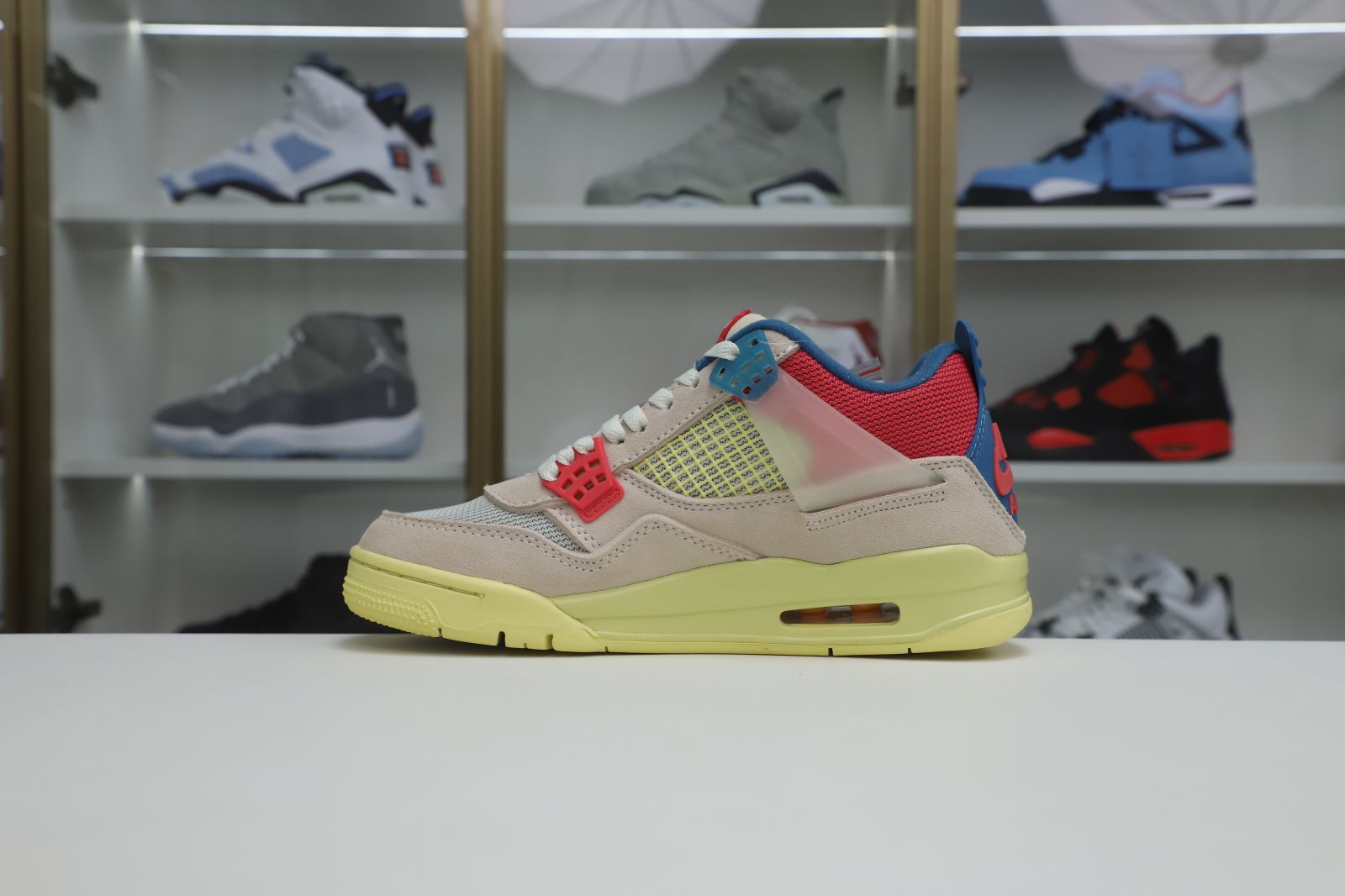 Kimi kick UNION LA X AIR JORDAN 4 RETRO 'GUAVA ICE'