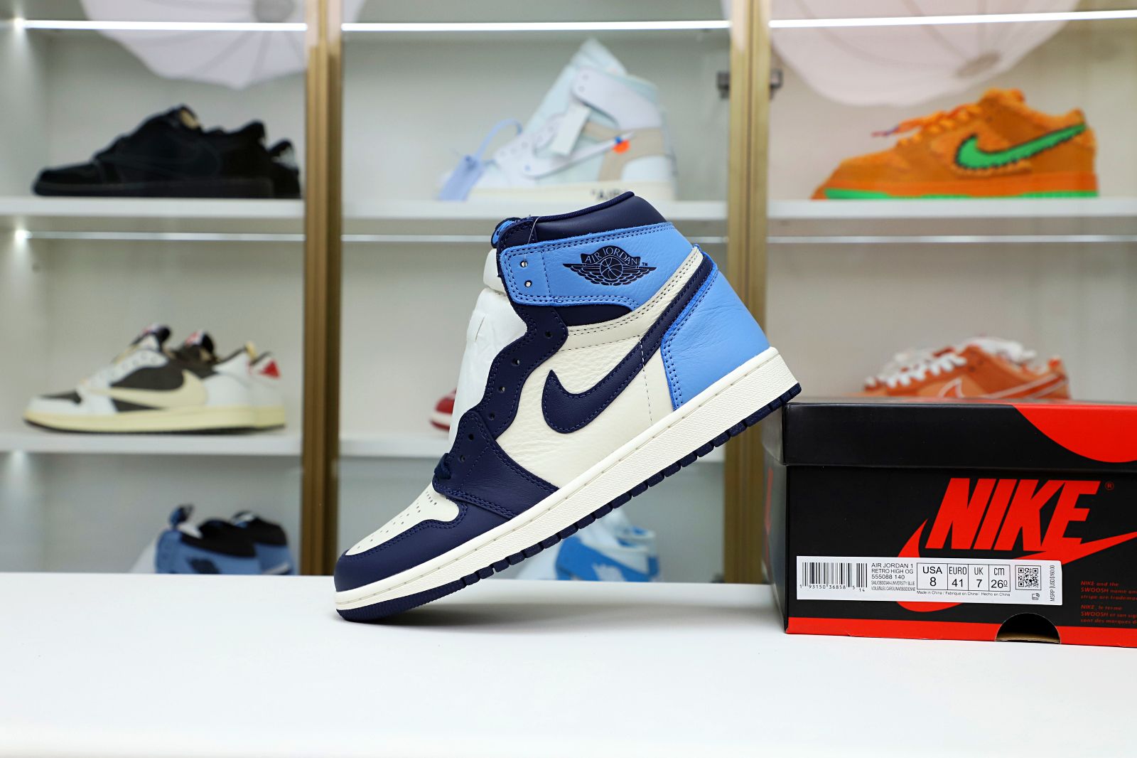 Kimi kick AIR JORDAN 1 RETRO HIGH OG 'OBSIDIAN'