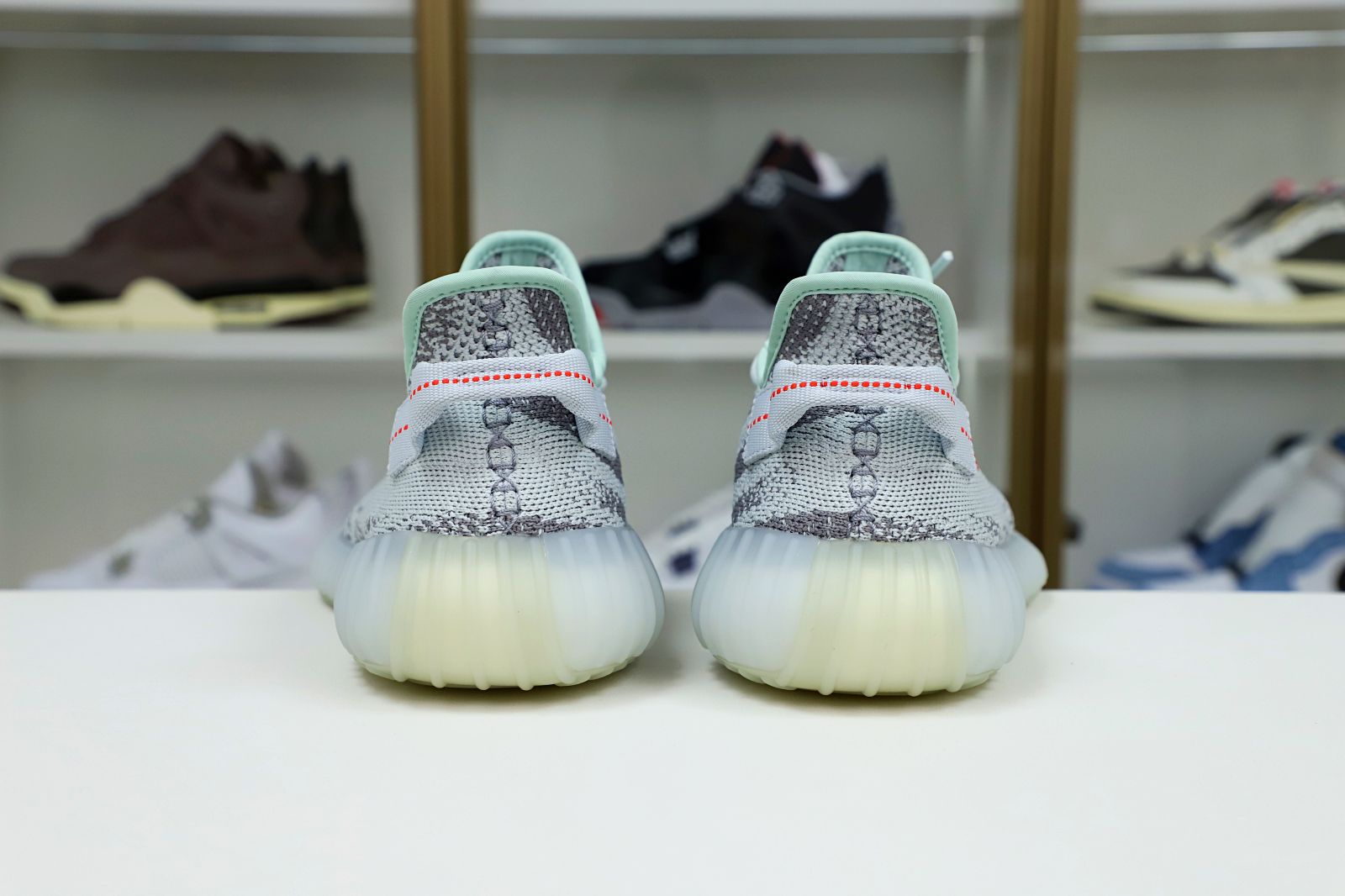 Kimi kick YEEZY BOOST 350 V2 'BLUE TINT'