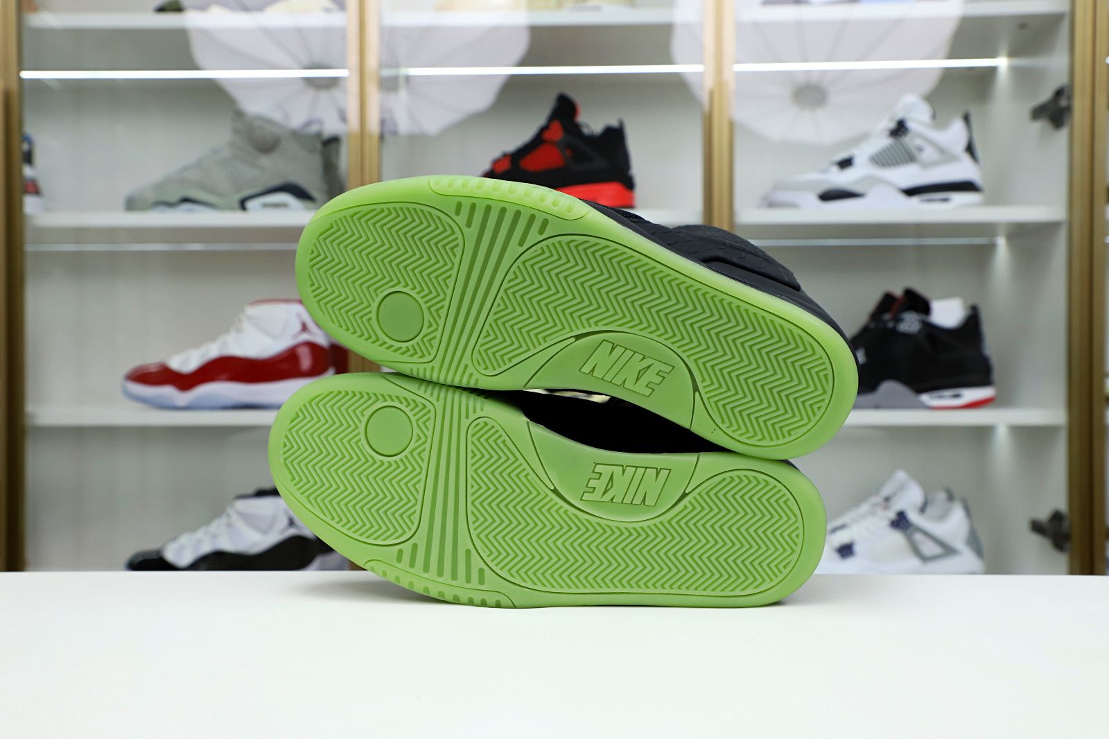 Kimi kick Nike Air Yeezy 2 solar red