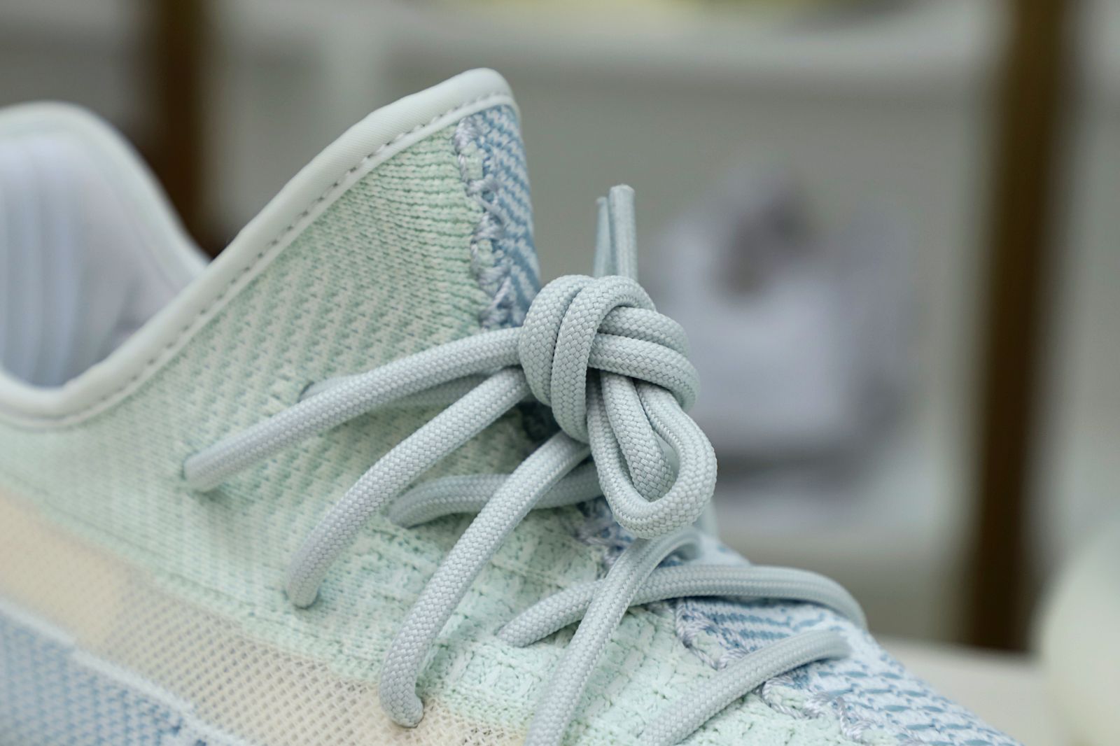 Kimi kick YEEZY BOOST 350 V2 'CLOUD WHITE NON-REFLECTIVE'