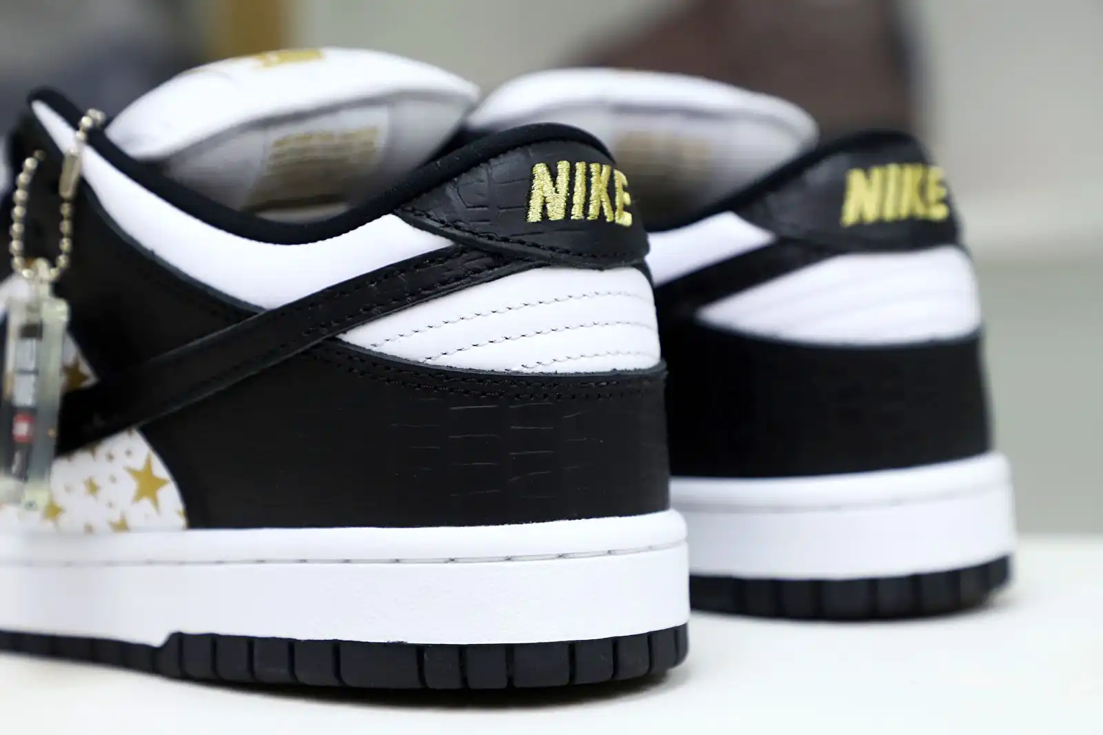 Kimikick Supreme x Nike SB Dunk Low 