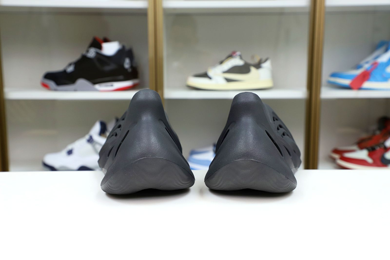 Kimi kick YEEZY FOAM RUNNER HP8739