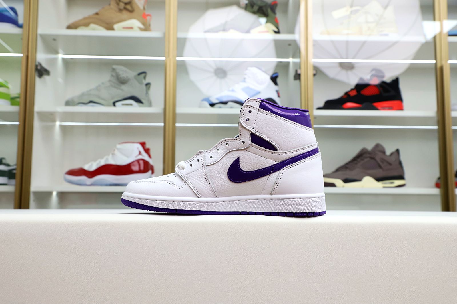 Kimi kick Air Jordan 1 High OG Court Purple