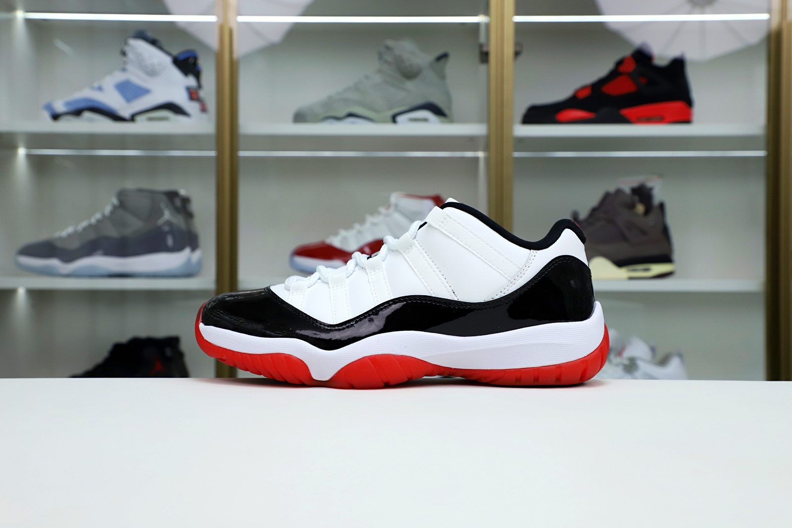 Kimi kick AIR JORDAN 11 LOW WHITE BRED