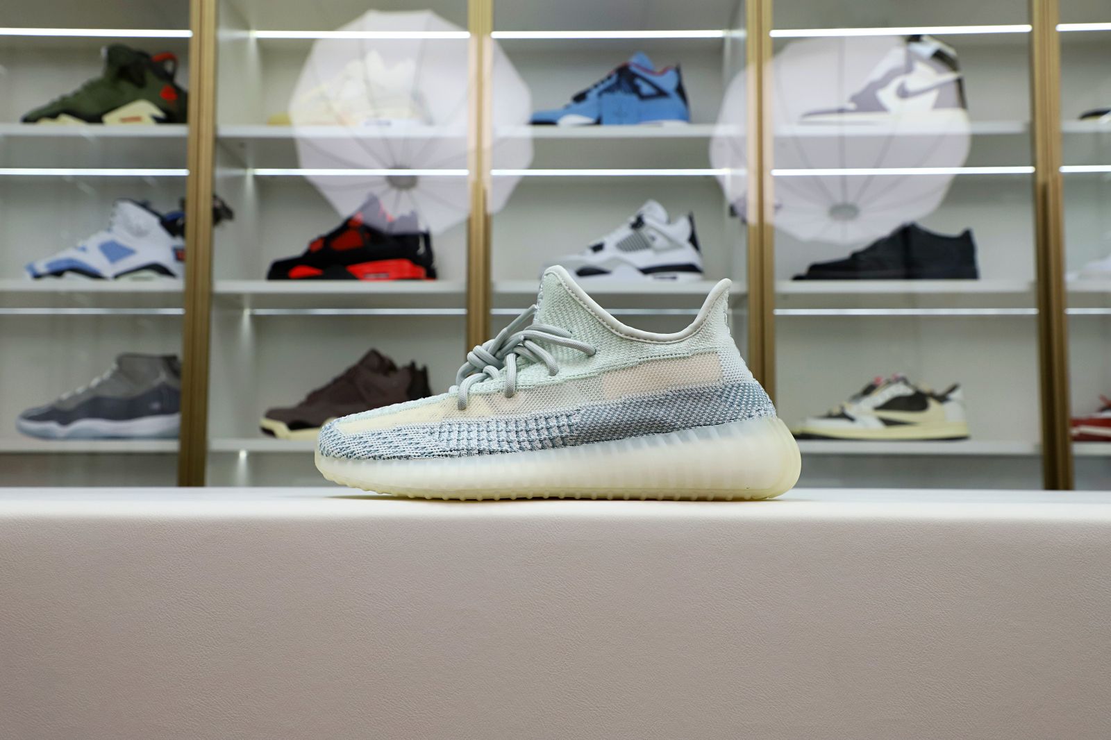 Kimi kick YEEZY BOOST 350 V2 'CLOUD WHITE NON-REFLECTIVE'