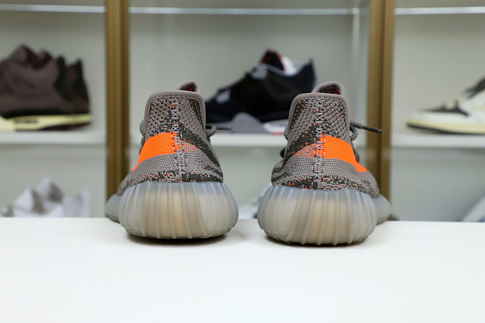 Kimi kick YEEZY BOOST 350 V2 'BELUGA'