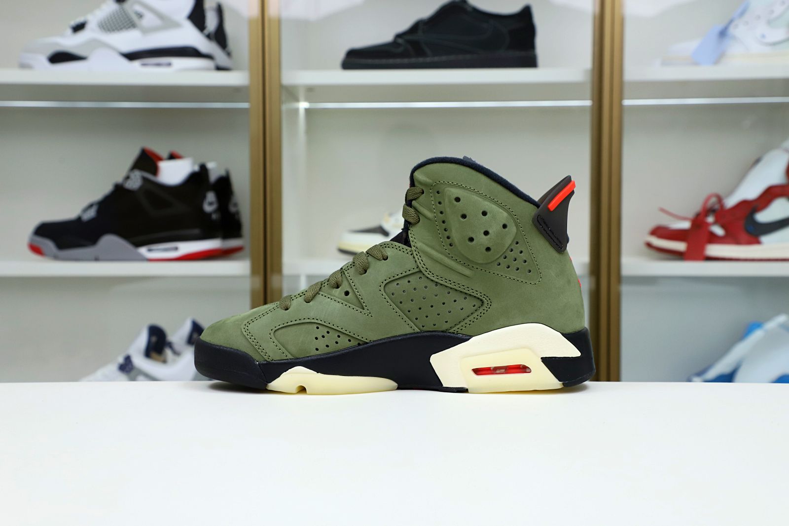 Kimi kick TRAVIS SCOTT X AIR JORDAN 6 RETRO 'OLIVE'