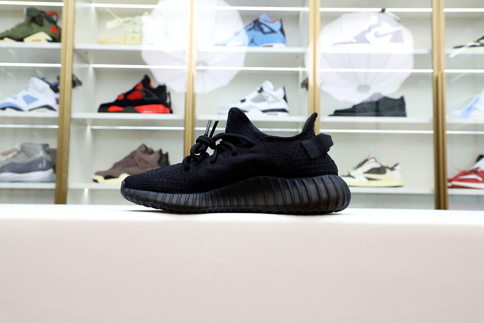 Kimi kick YEEZY BOOST 350 V2 ONYX