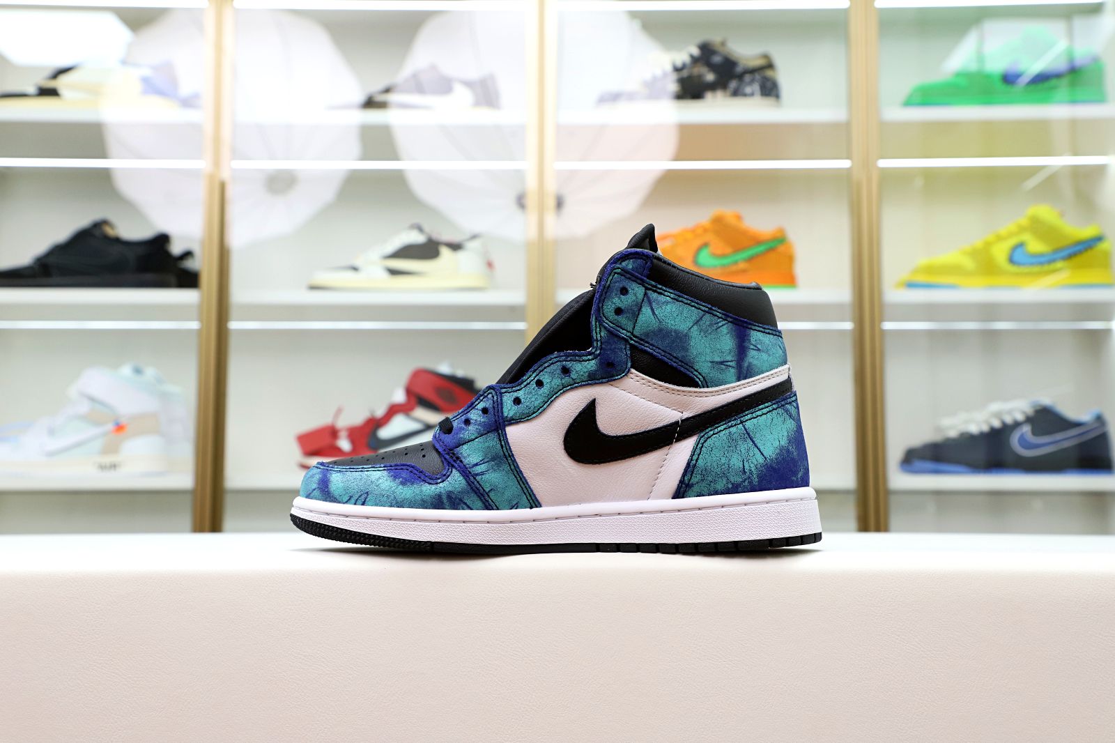 Kimi kick Air Jordan 1 High OG  Tie-Dye