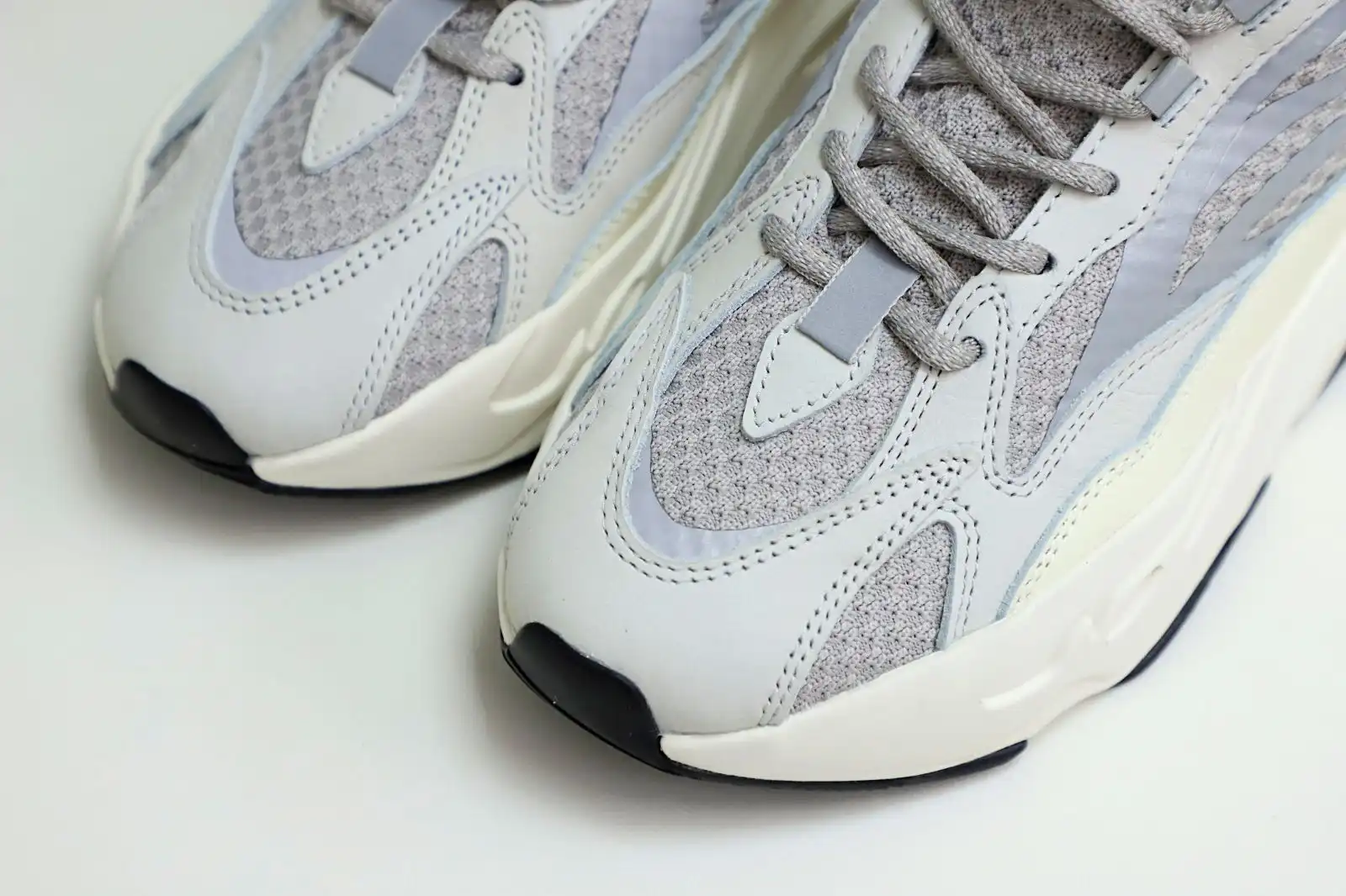 Kimikick YEEZY BOOST 700 V2 'CREAM'