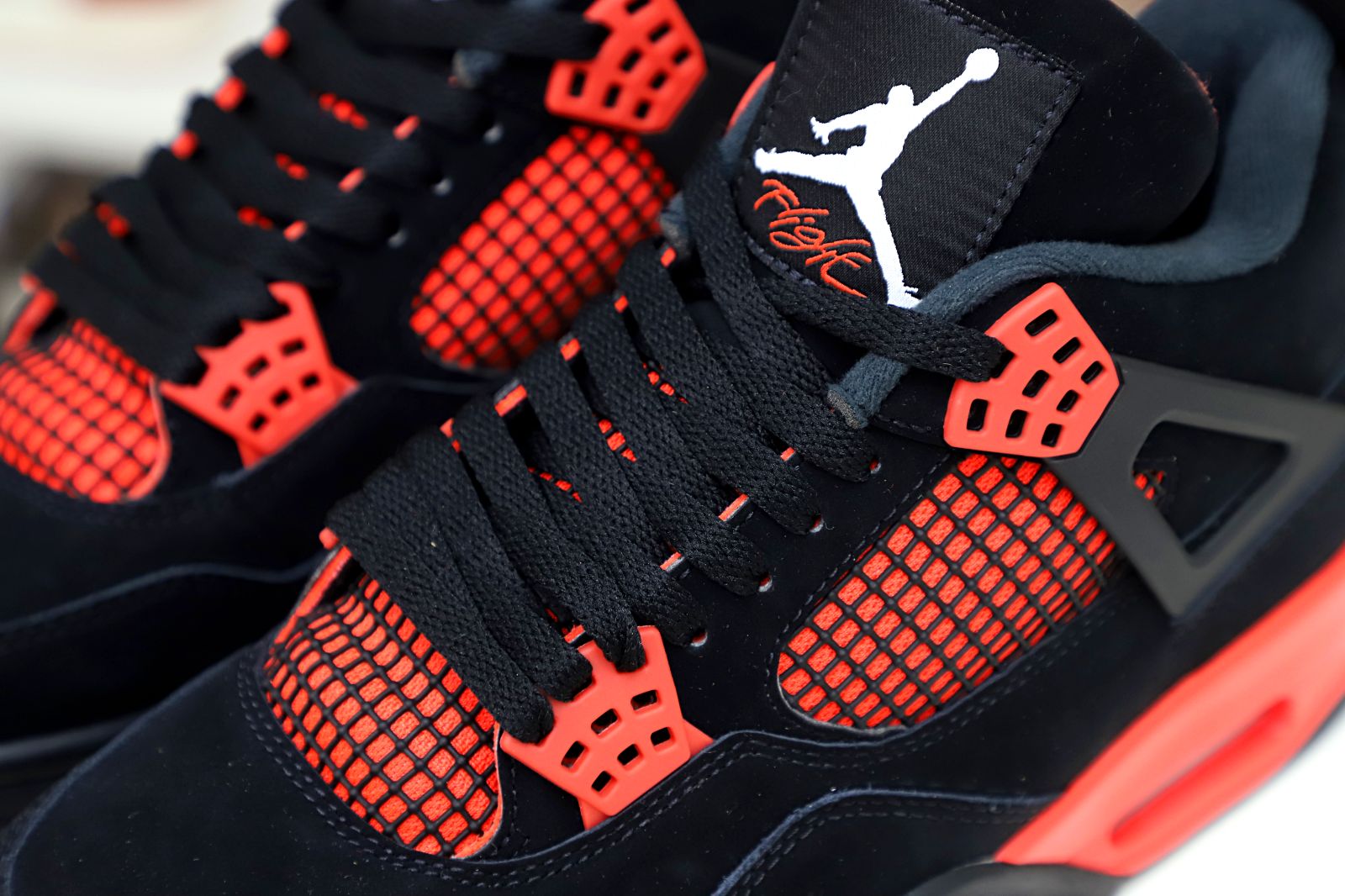 Kimi kick AIR JORDAN 4 RETRO 'RED THUNDER'