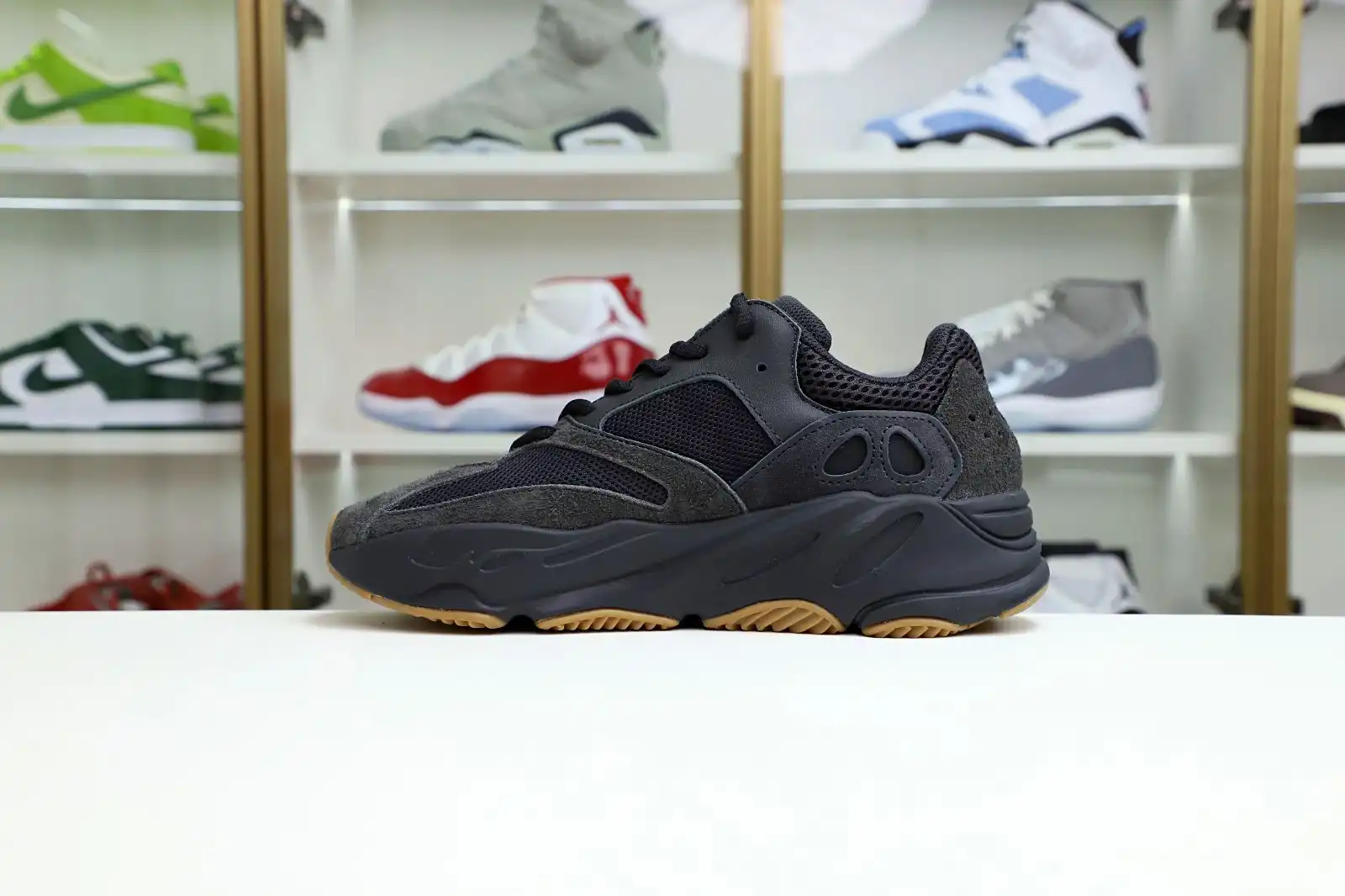 Kimikick YEEZY BOOST 700 'UTILITY BLACK'