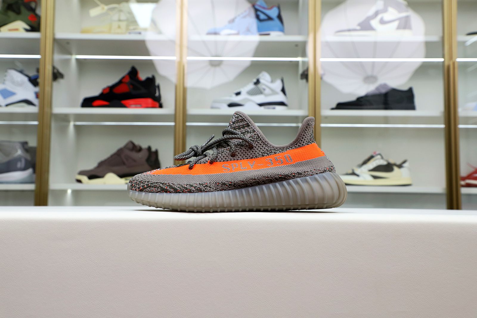 Kimi kick YEEZY BOOST 350 V2 'BELUGA'