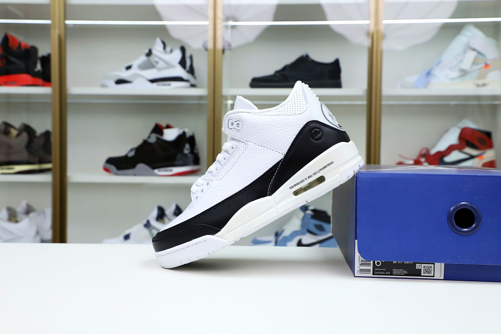 Kimi kick FRAGMENT DESIGN X AIR JORDAN 3 RETRO SP 'WHITE'