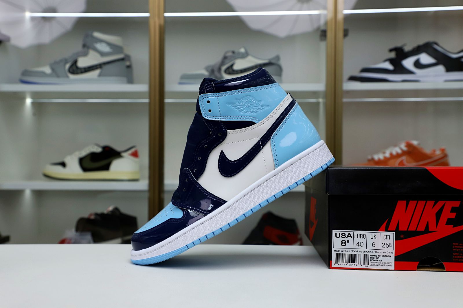 Kimi kick WMNS AIR JORDAN 1 RETRO HIGH OG 'BLUE CHILL'