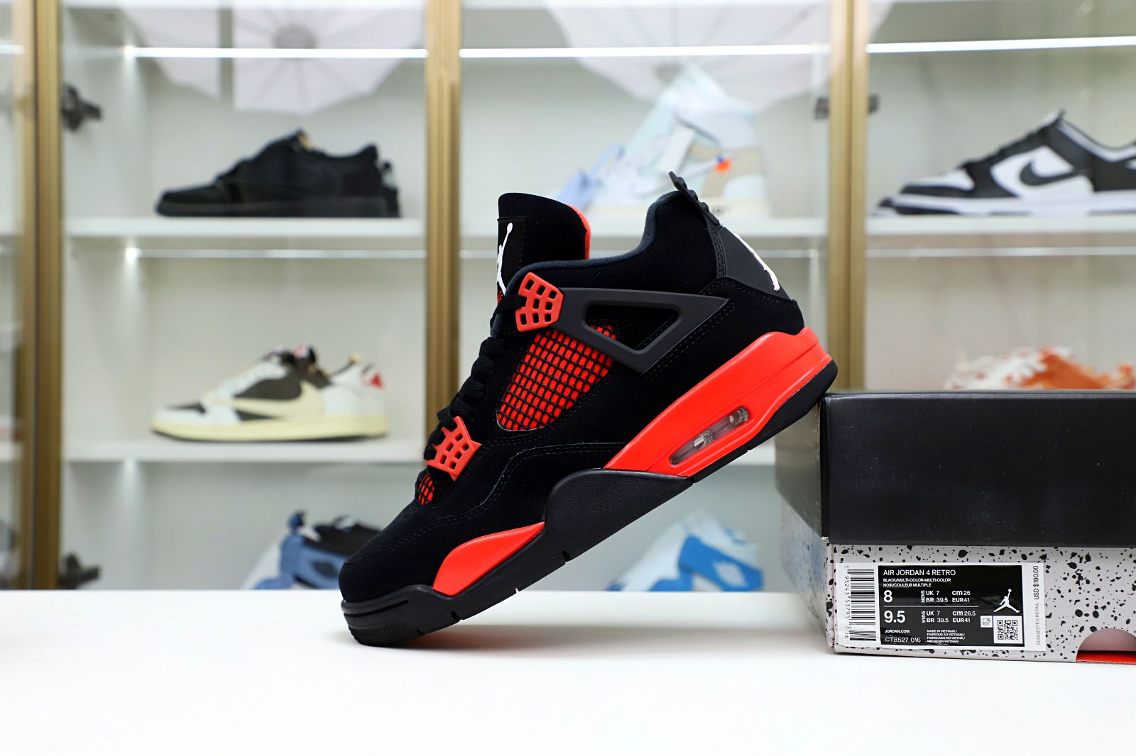 Kimi kick AIR JORDAN 4 RETRO 'RED THUNDER'